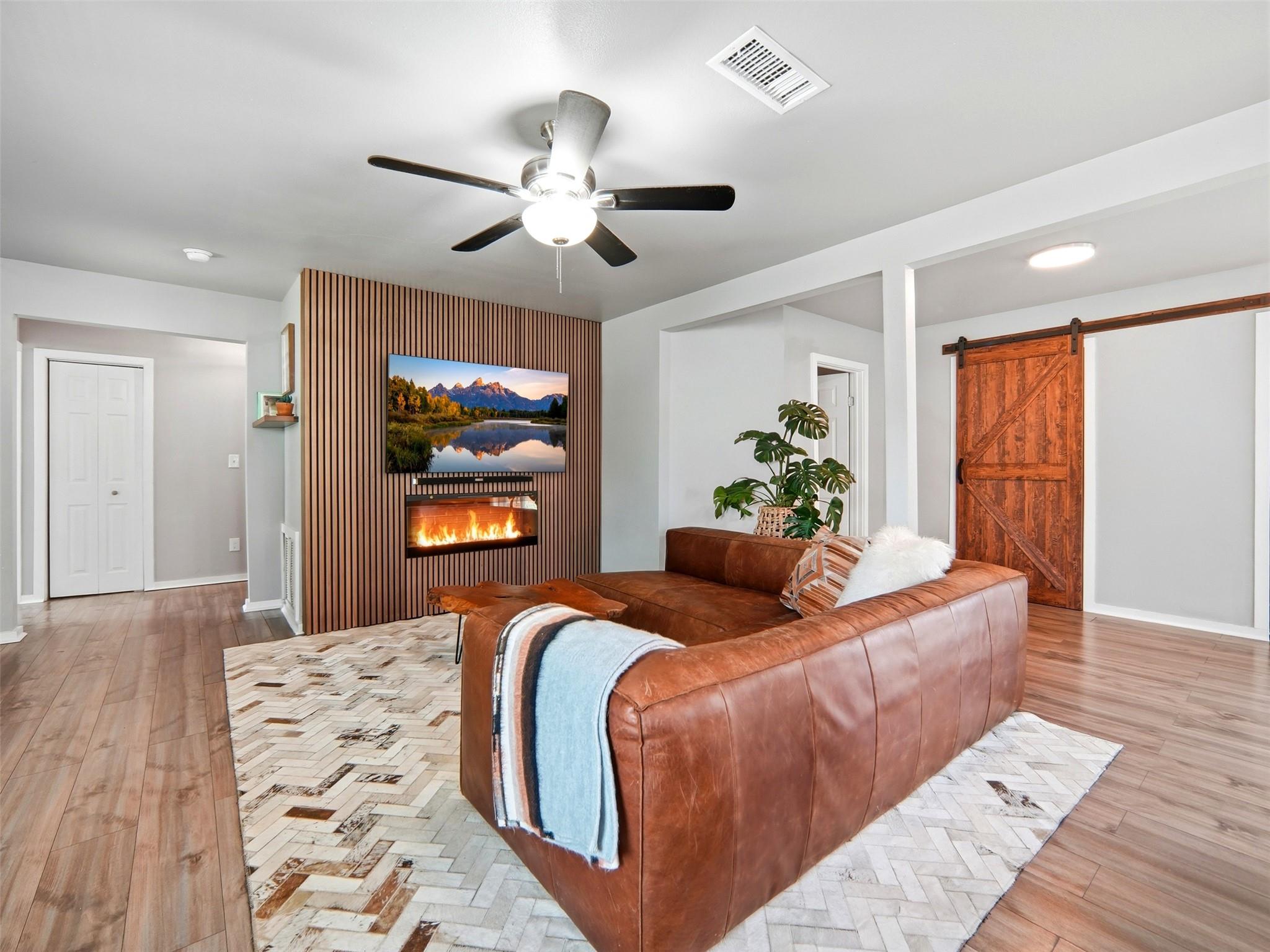 700 9th St St, Blanco, TX 78606