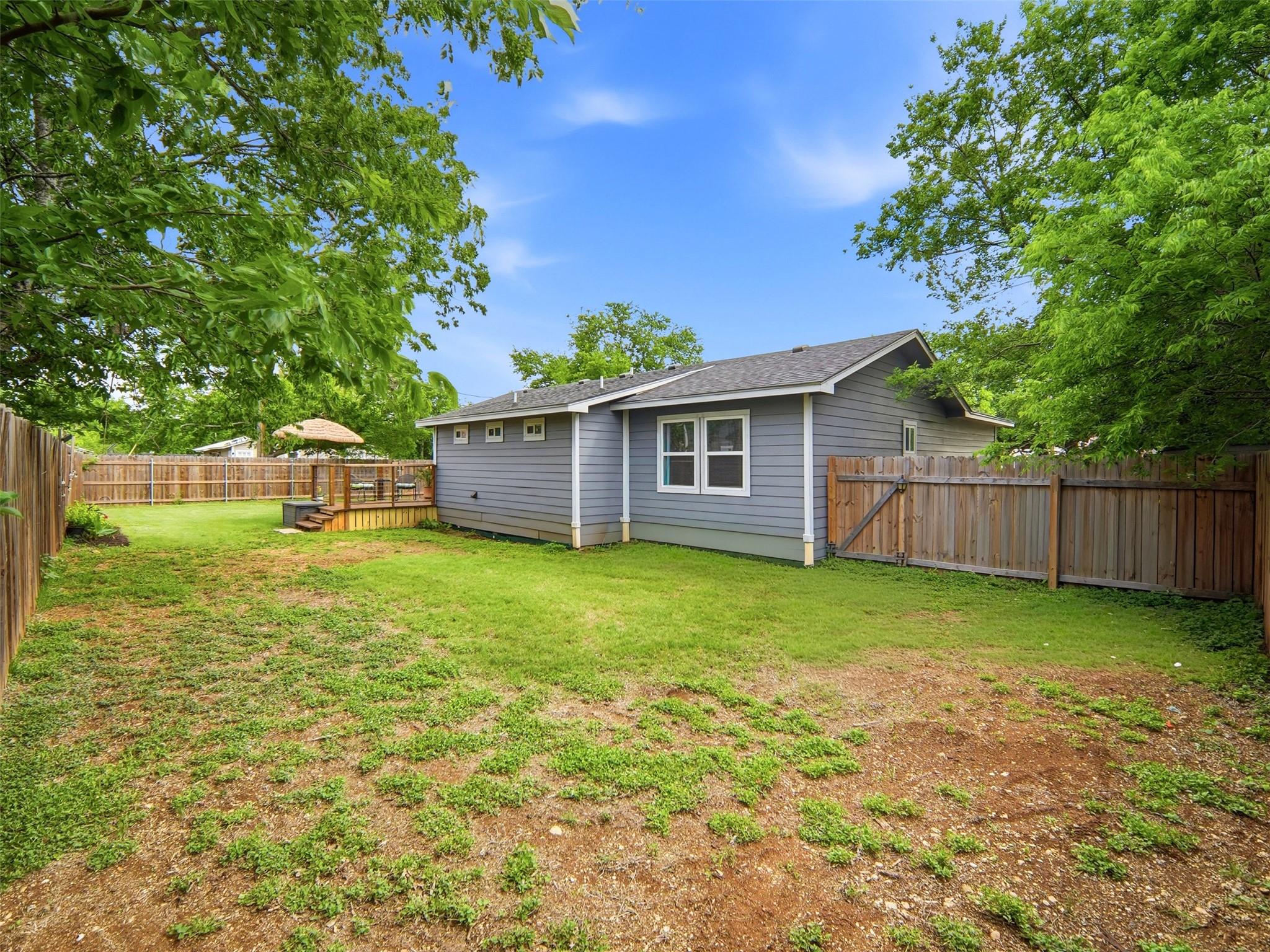 700 9th St St, Blanco, TX 78606