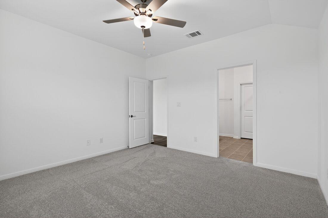 94 Flowers Ave, Hutto, TX 78634