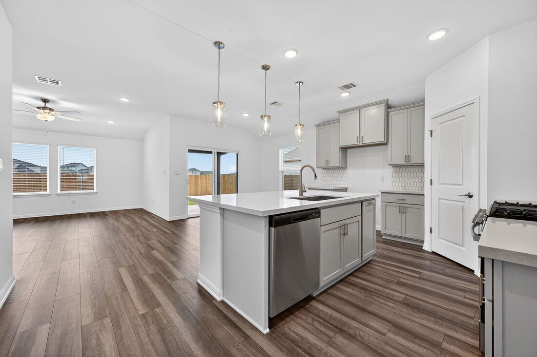 94 Flowers Ave, Hutto, TX 78634