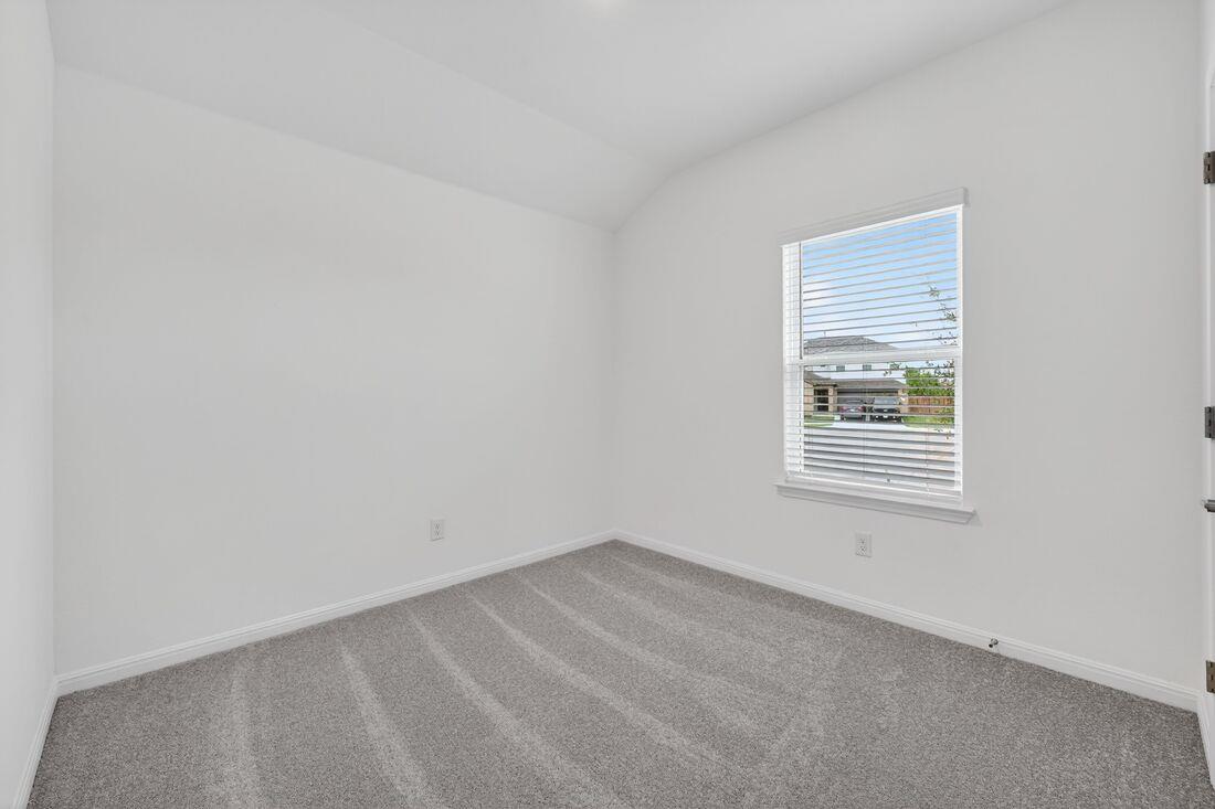 94 Flowers Ave, Hutto, TX 78634