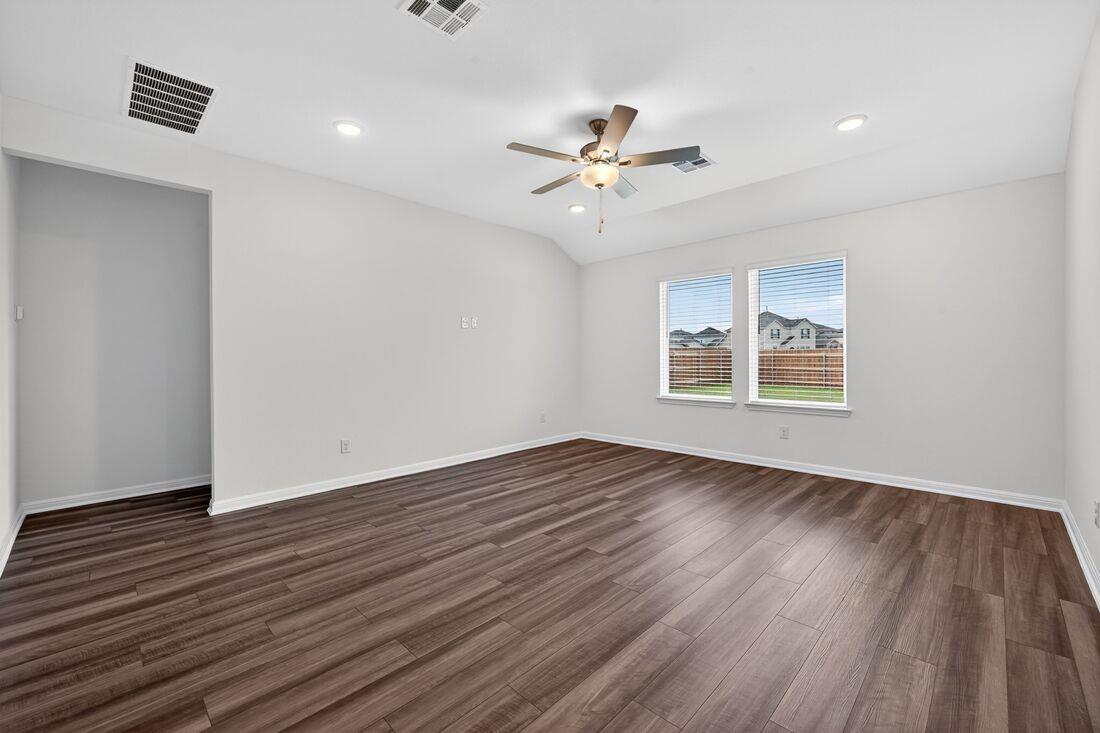 94 Flowers Ave, Hutto, TX 78634