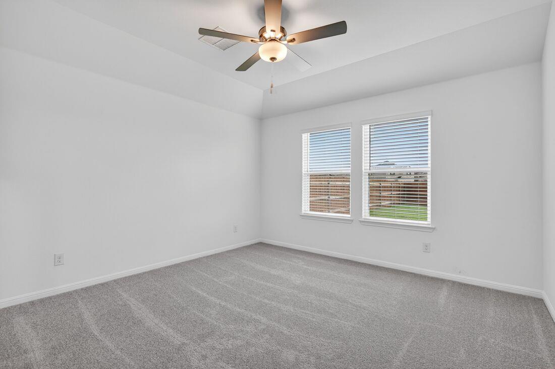 94 Flowers Ave, Hutto, TX 78634