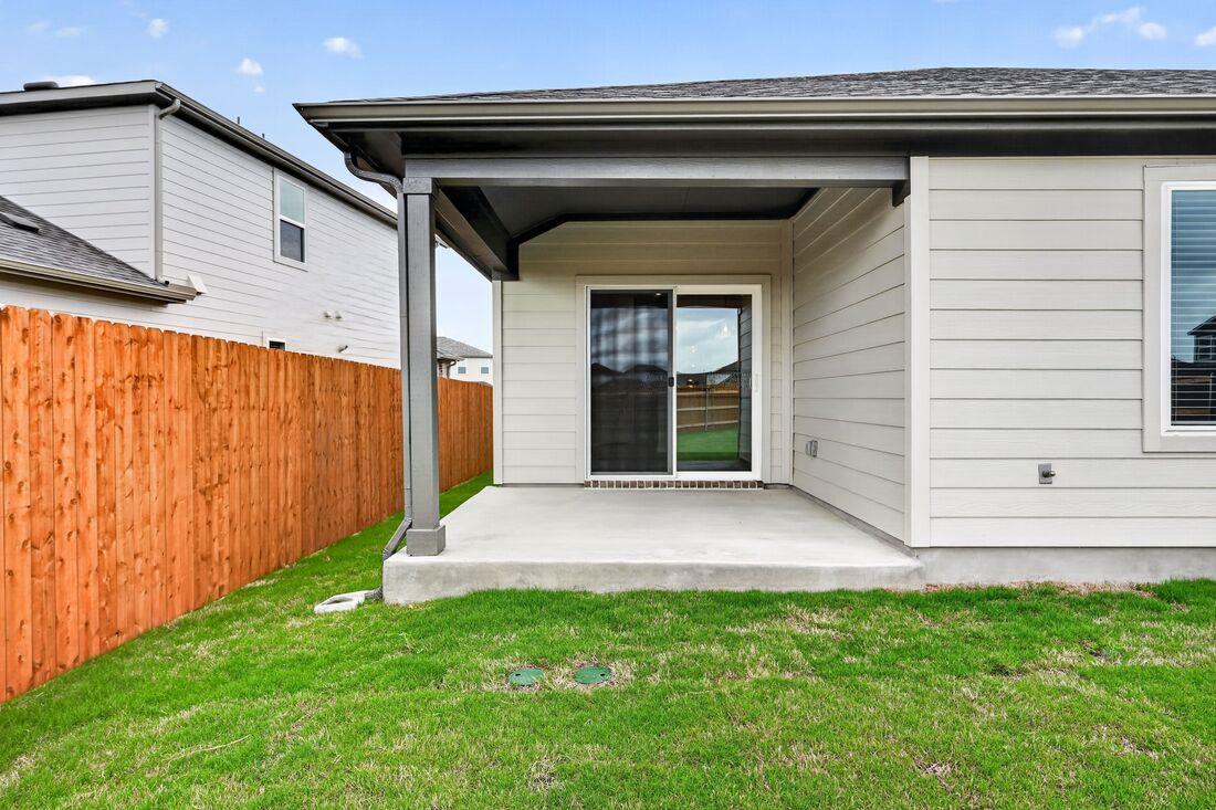 94 Flowers Ave, Hutto, TX 78634