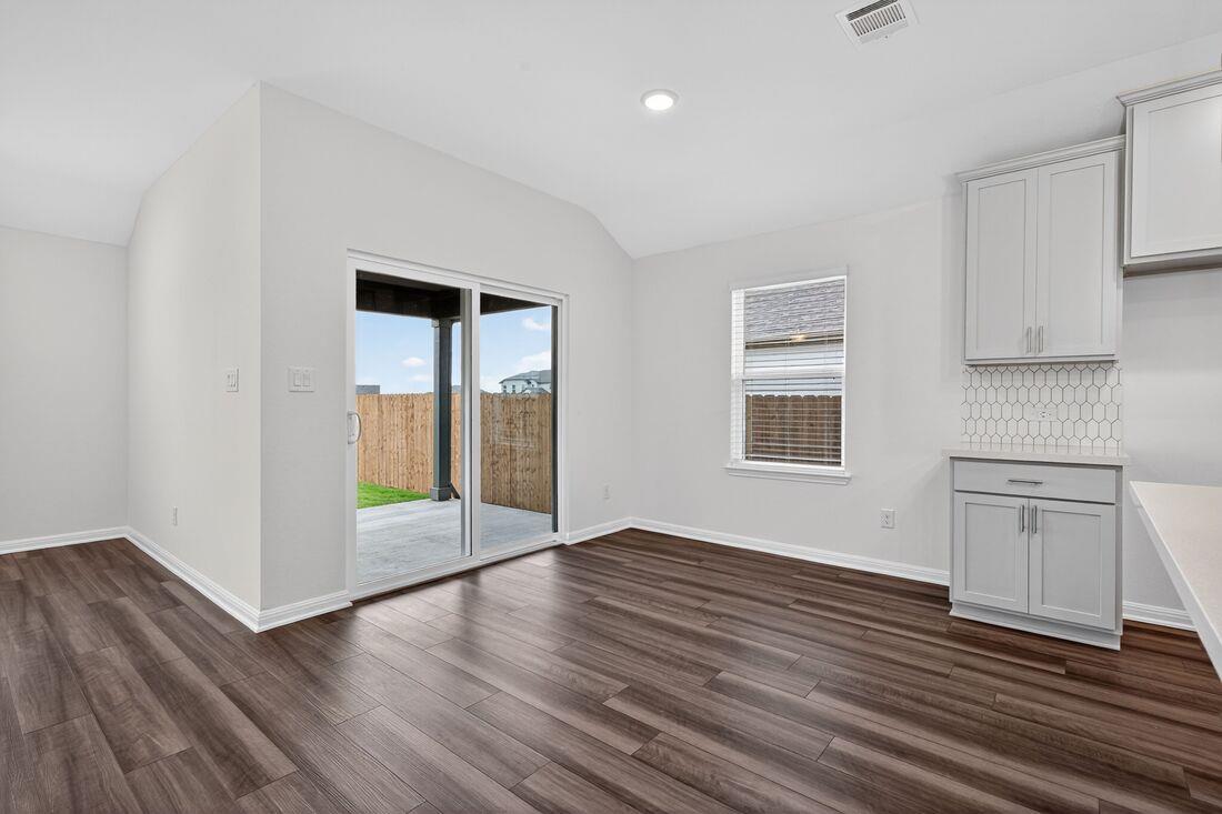 94 Flowers Ave, Hutto, TX 78634