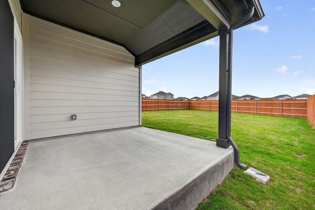 94 Flowers Ave, Hutto, TX 78634