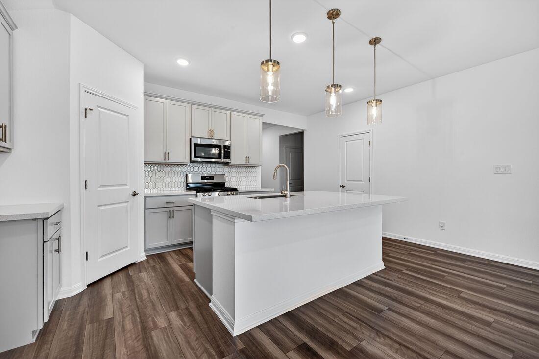 94 Flowers Ave, Hutto, TX 78634