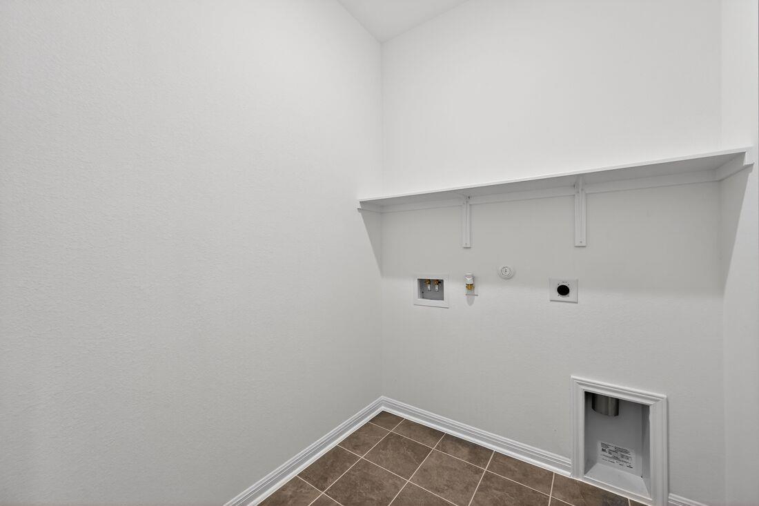 94 Flowers Ave, Hutto, TX 78634