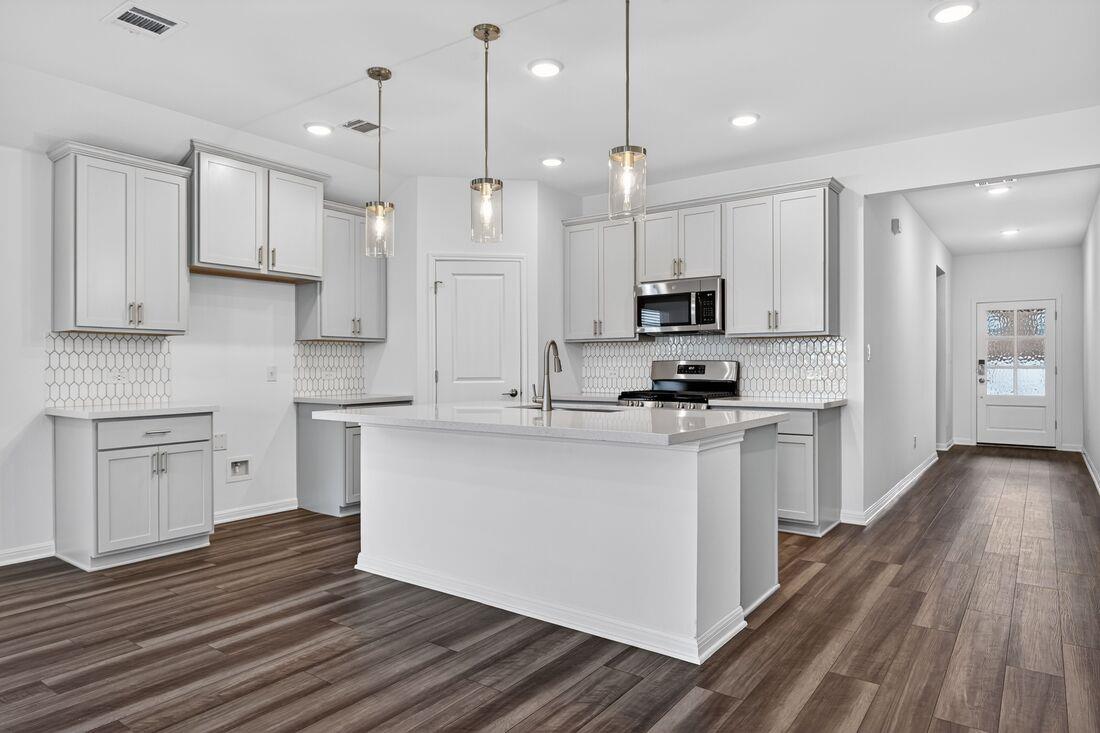 94 Flowers Ave, Hutto, TX 78634