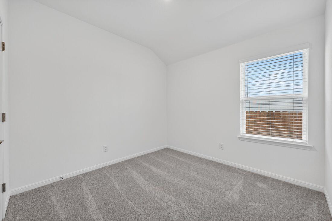 94 Flowers Ave, Hutto, TX 78634