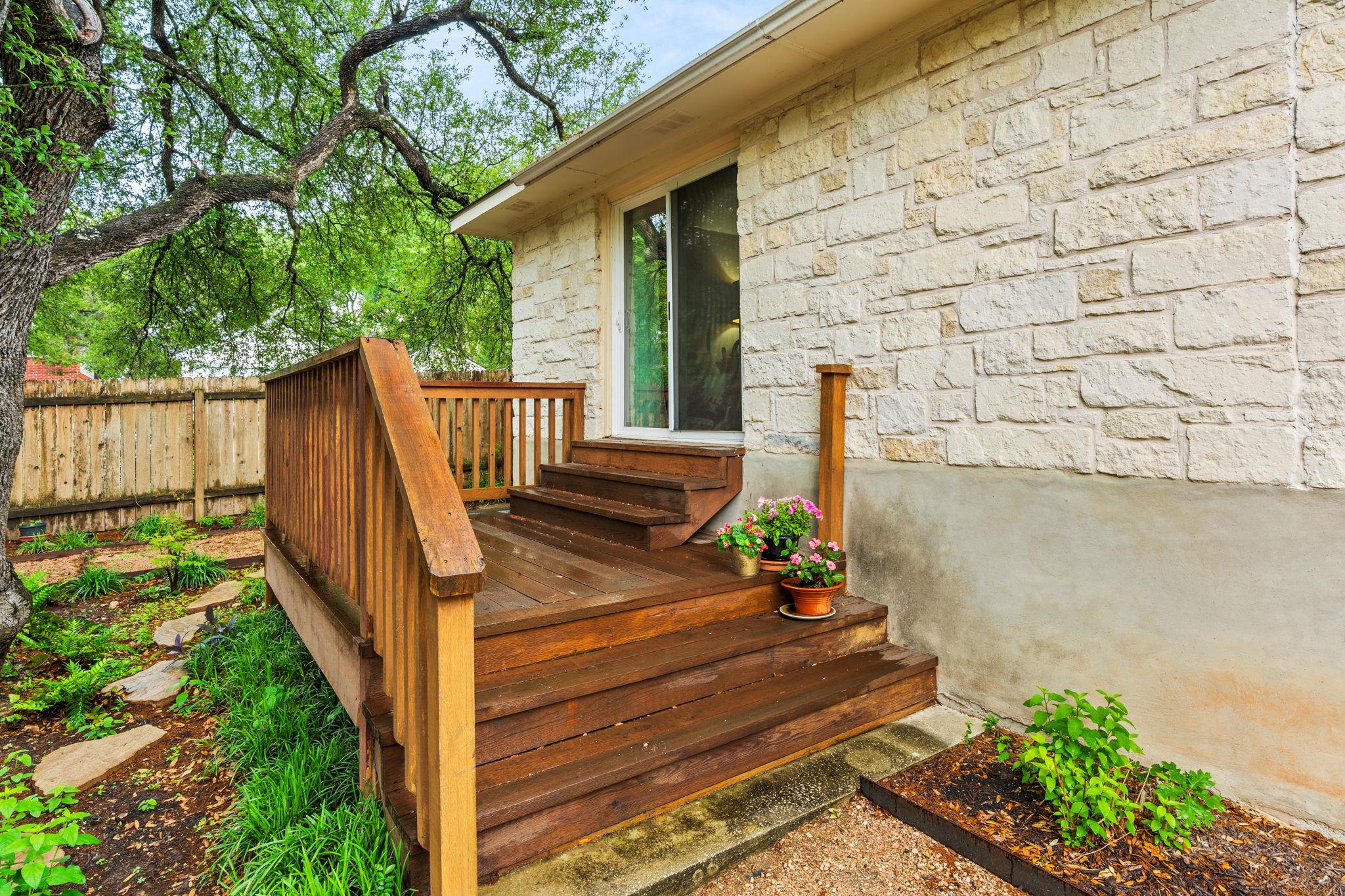 8909 Lomita Verde Ct, Austin, TX 78749