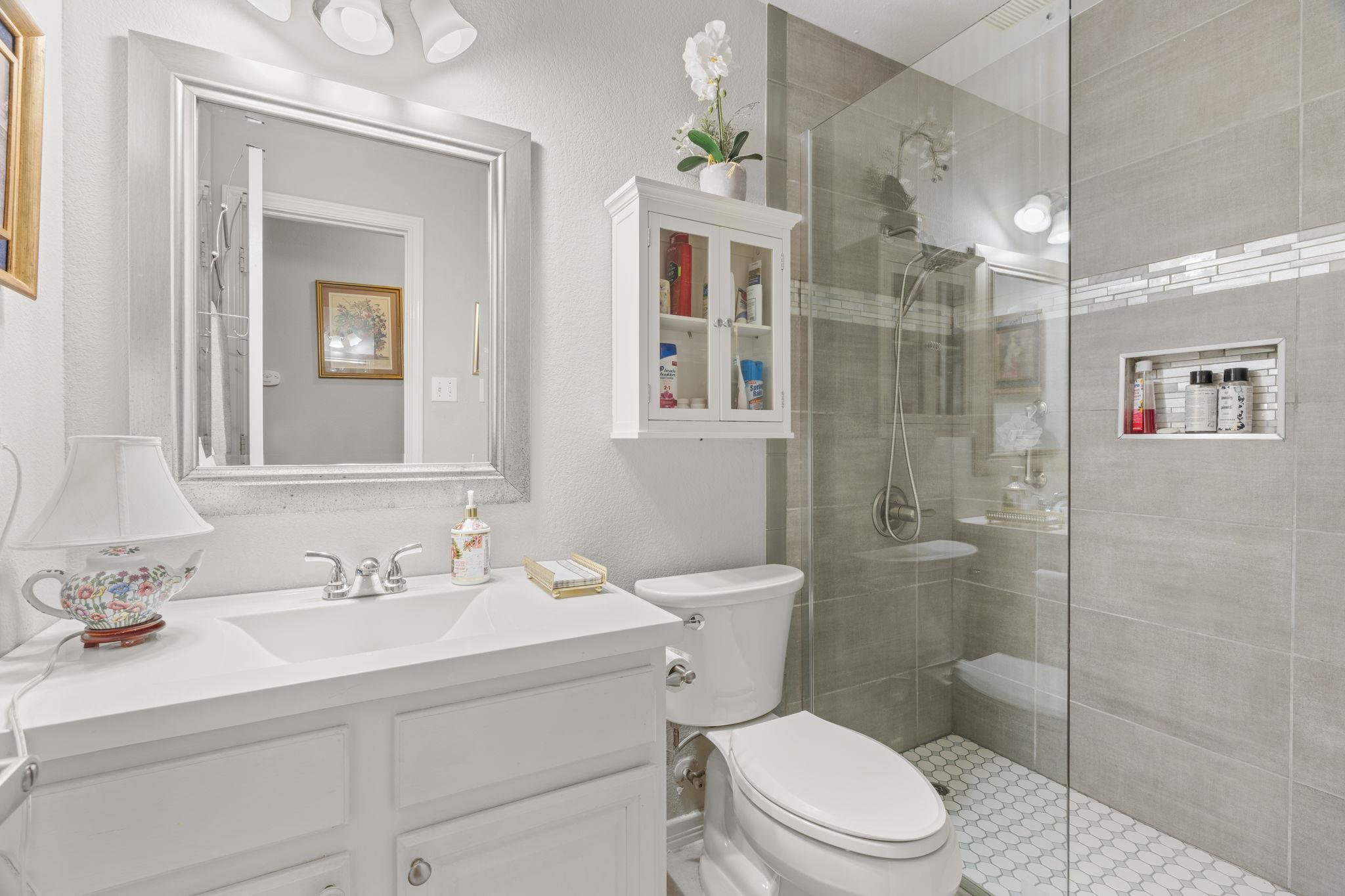 8909 Lomita Verde Ct, Austin, TX 78749