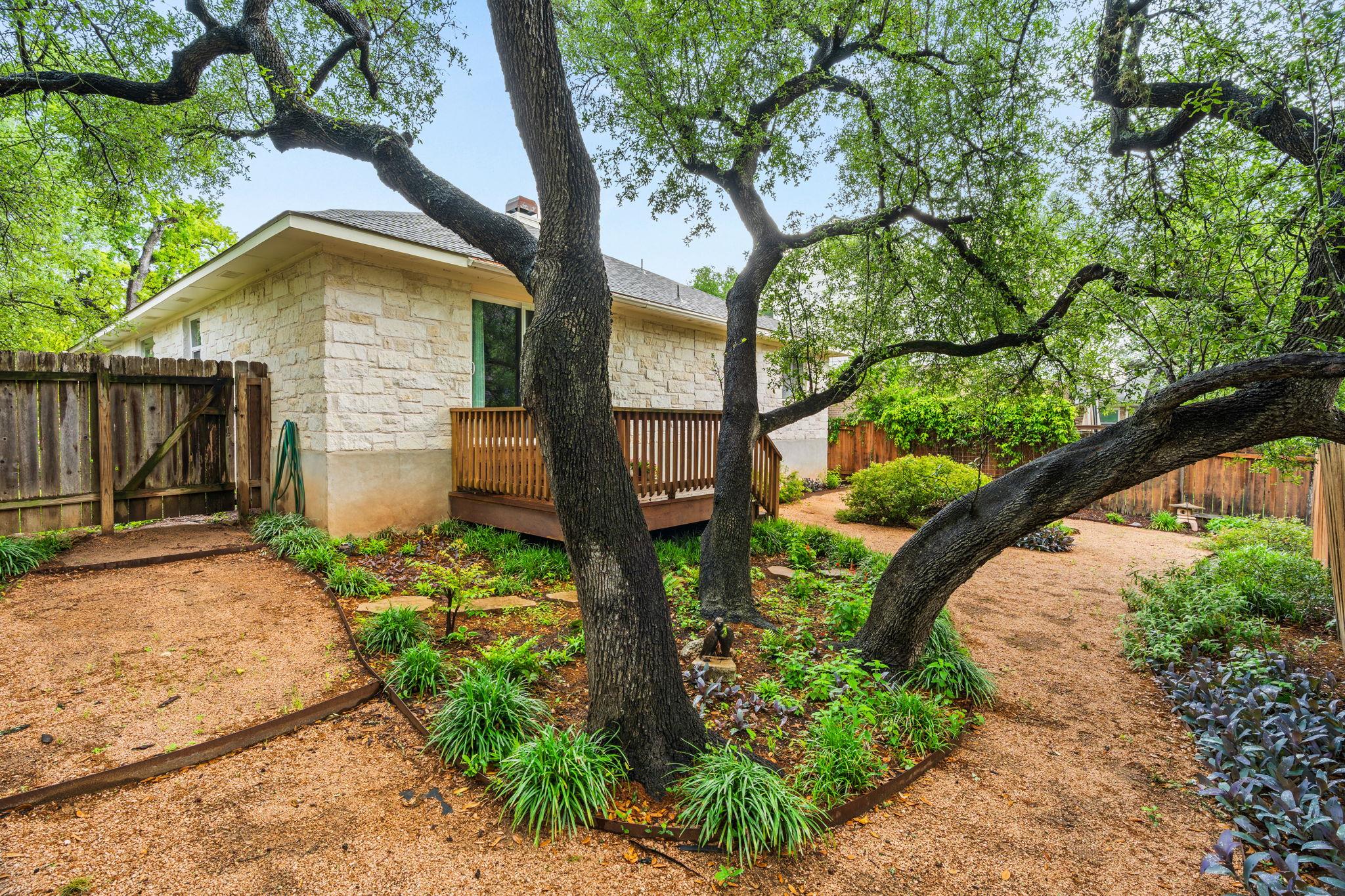 8909 Lomita Verde Ct, Austin, TX 78749