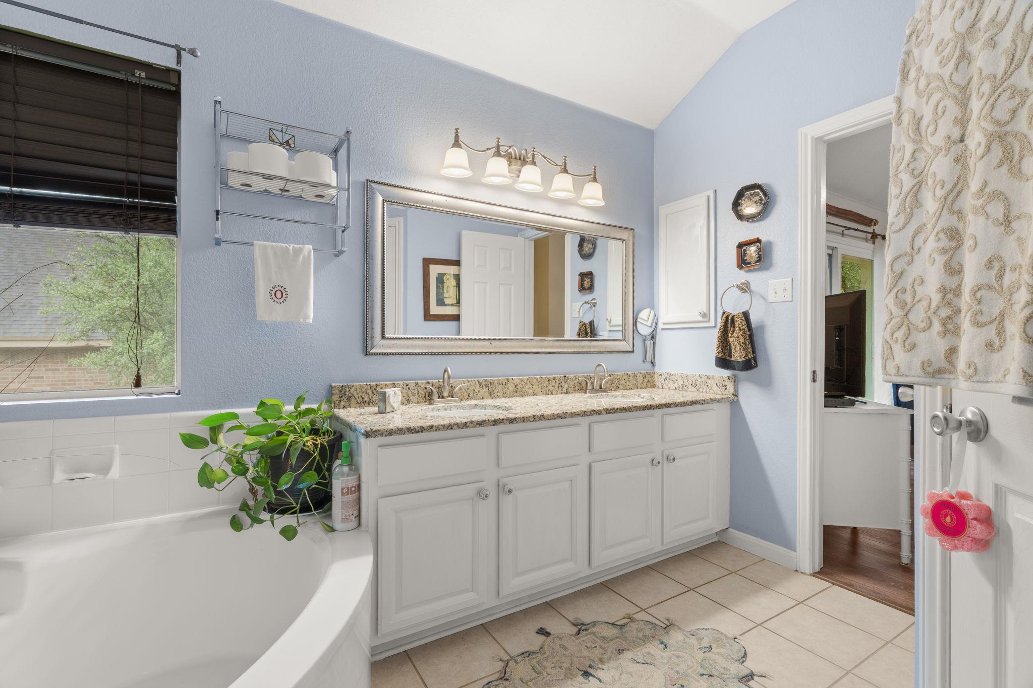 8909 Lomita Verde Ct, Austin, TX 78749