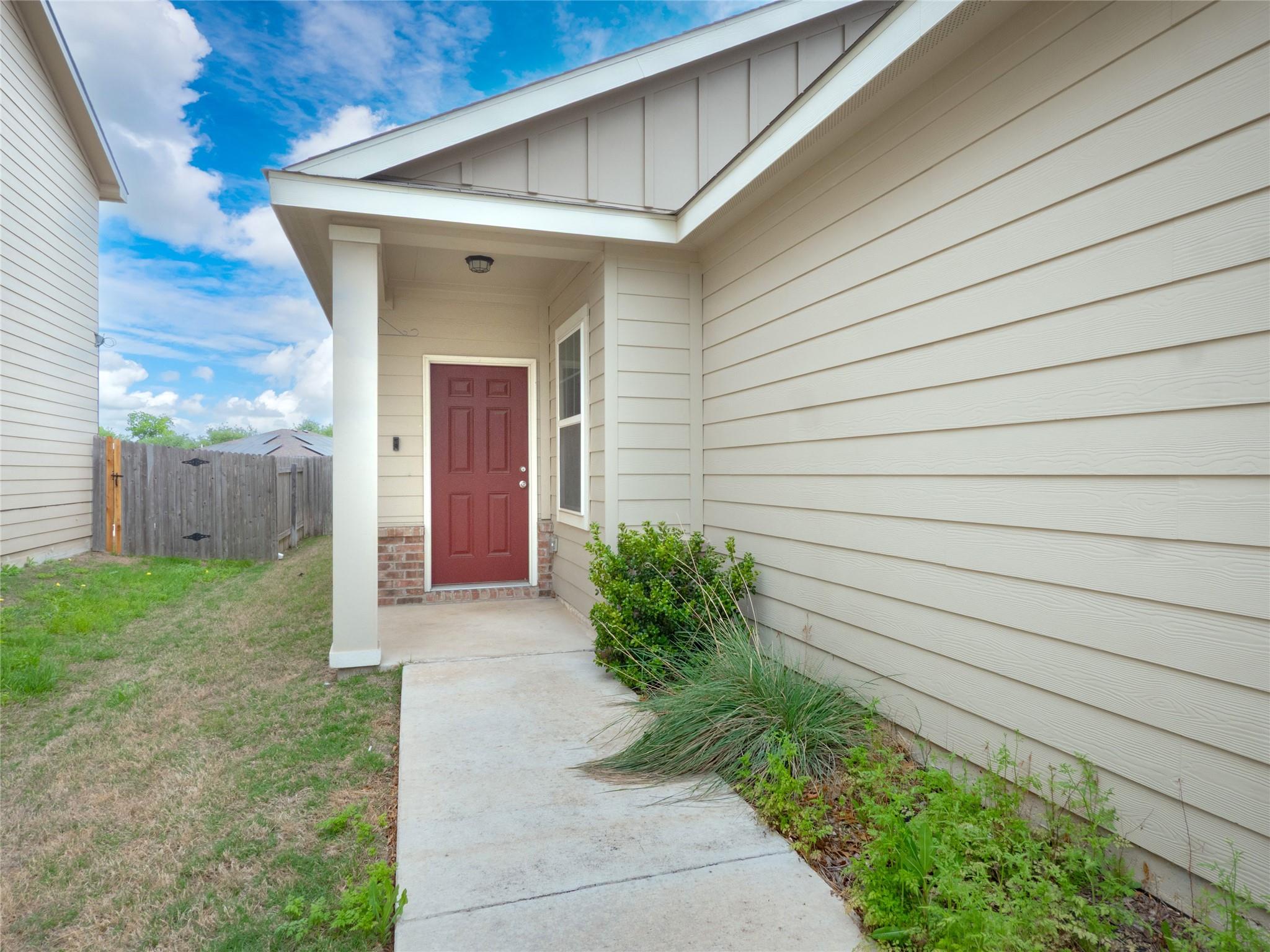 109 Rainey Dr, Jarrell, TX 76537