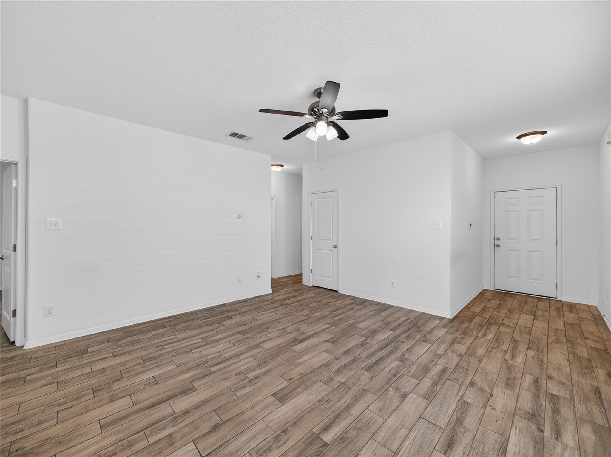 109 Rainey Dr, Jarrell, TX 76537