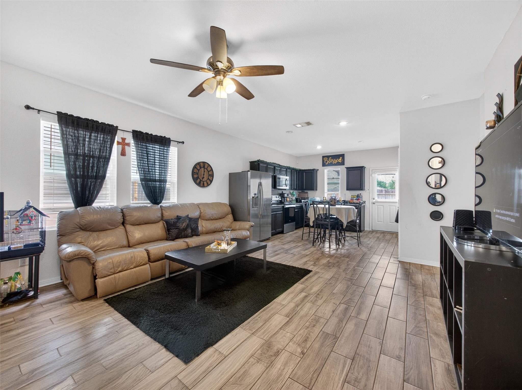 109 Rainey Dr, Jarrell, TX 76537