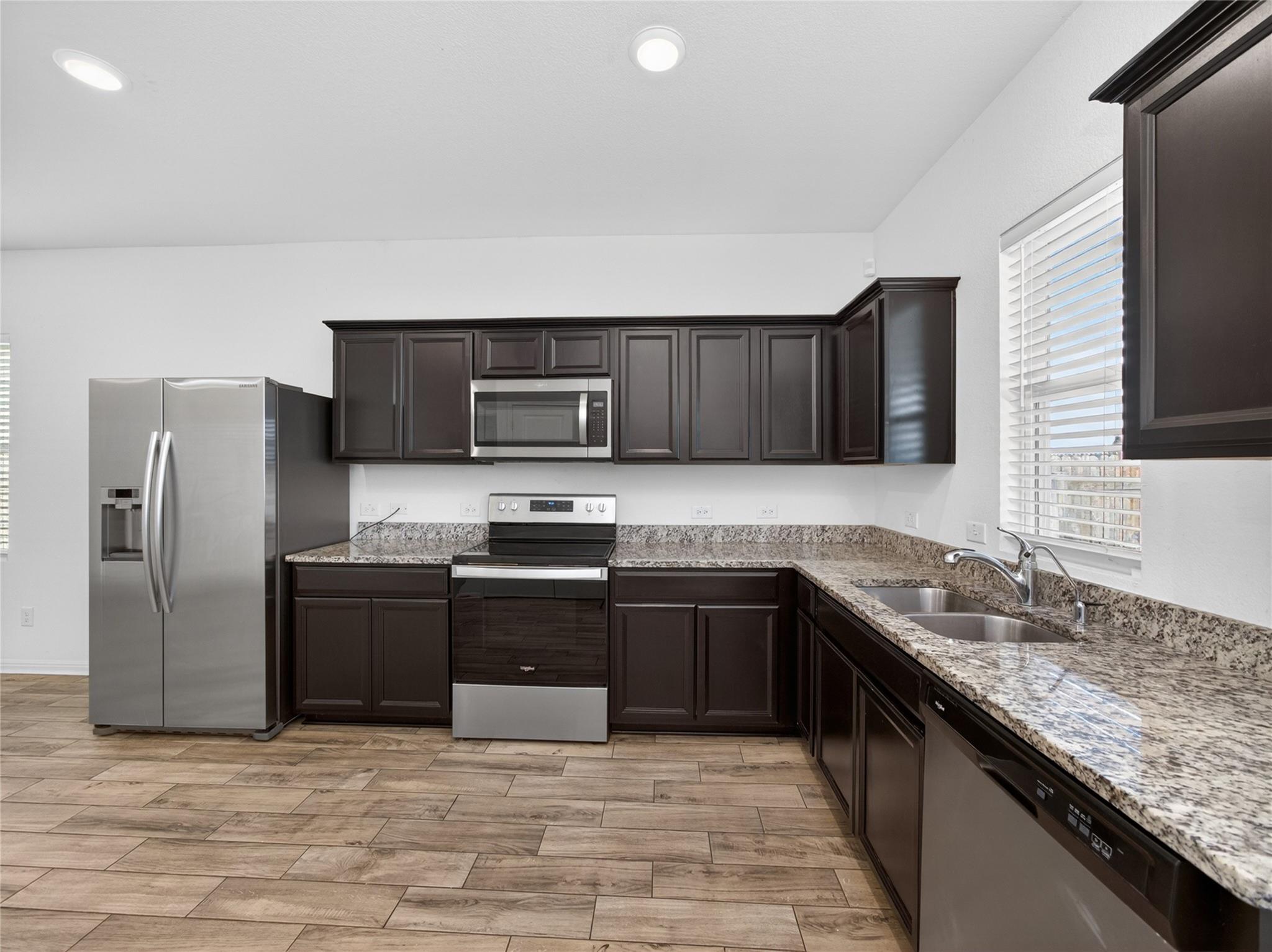 109 Rainey Dr, Jarrell, TX 76537
