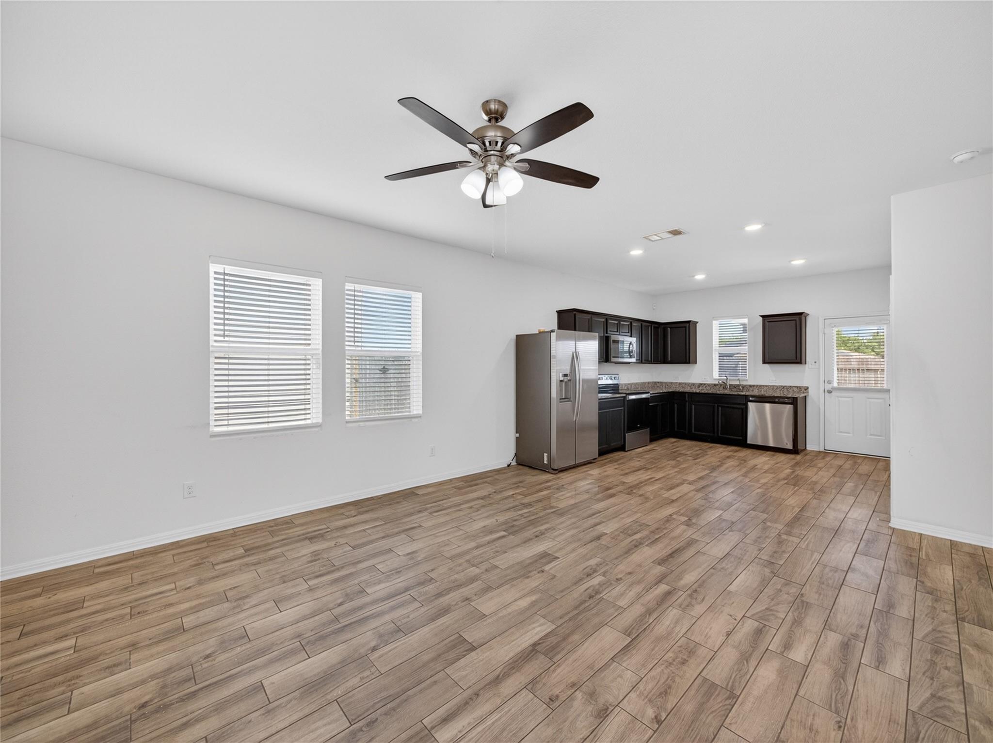 109 Rainey Dr, Jarrell, TX 76537