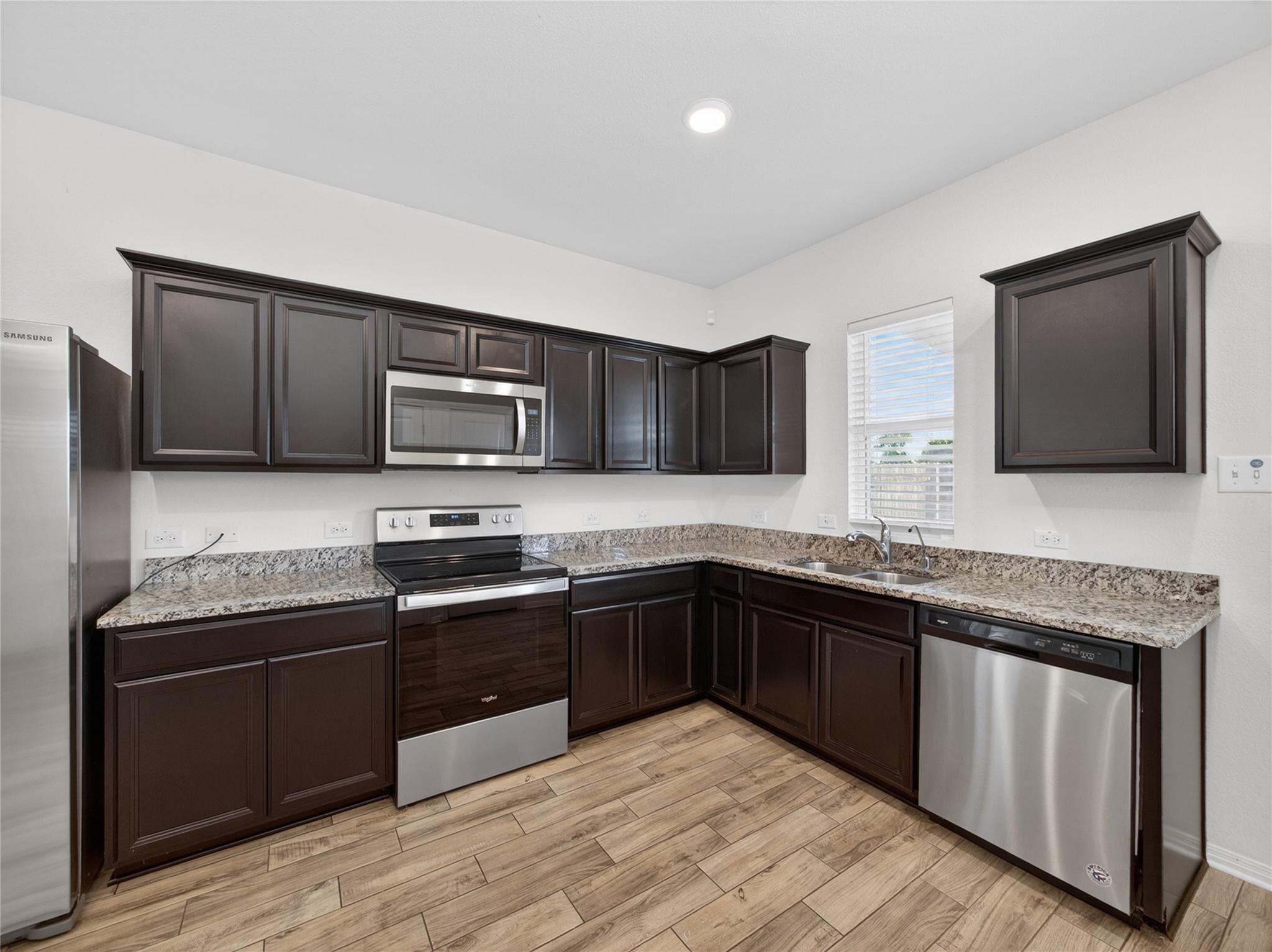 109 Rainey Dr, Jarrell, TX 76537