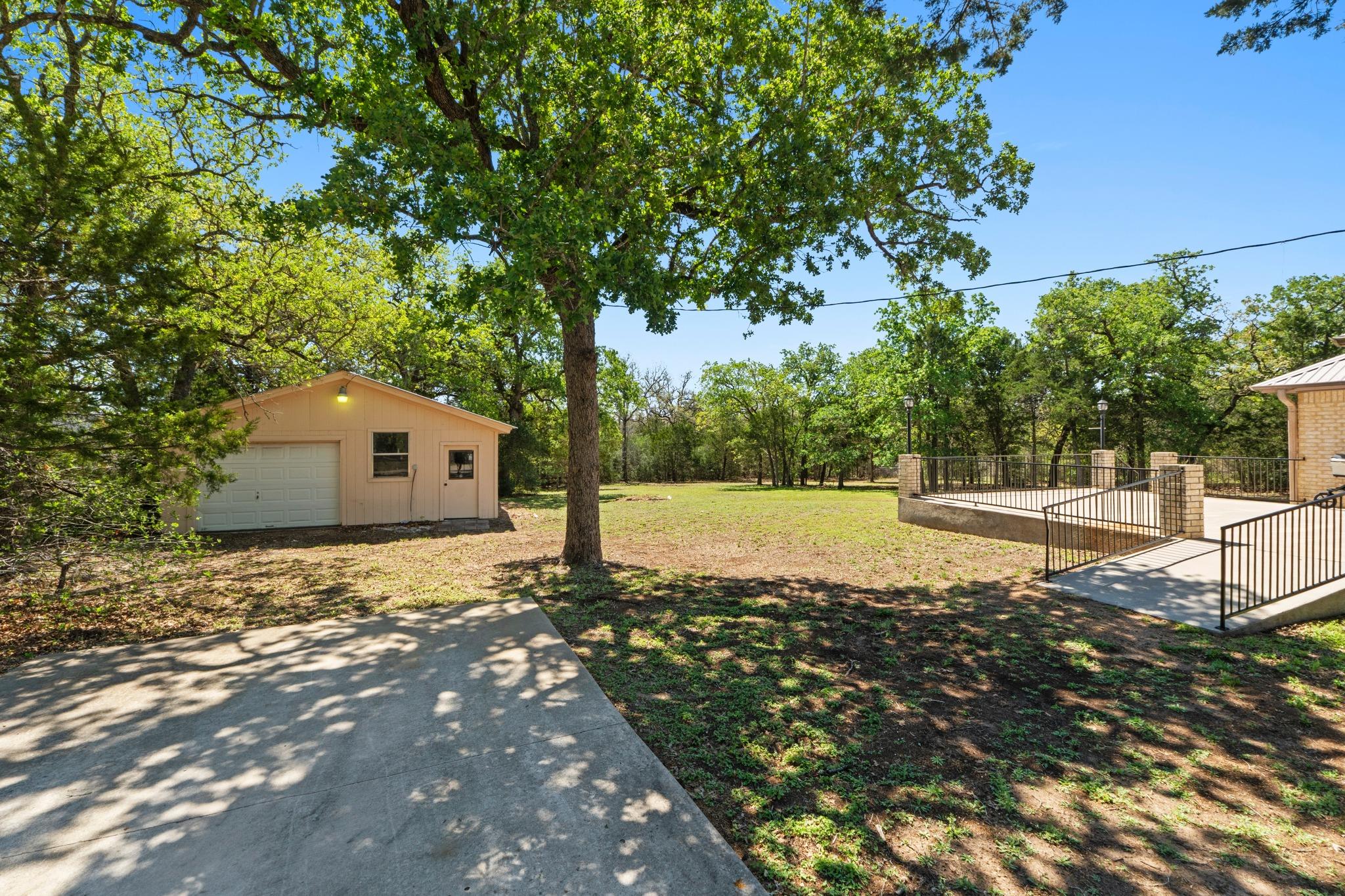 242 W Oak Loop, Cedar Creek, TX 78612