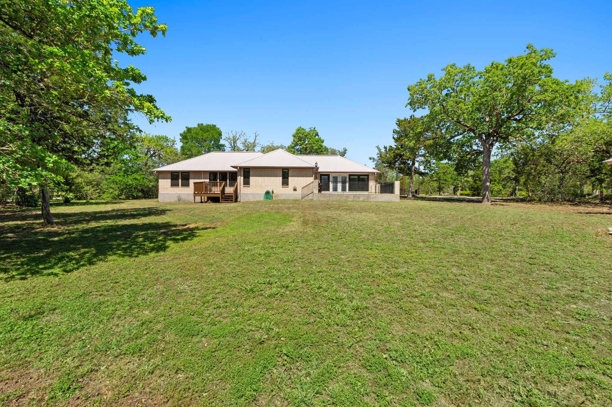 242 W Oak Loop, Cedar Creek, TX 78612