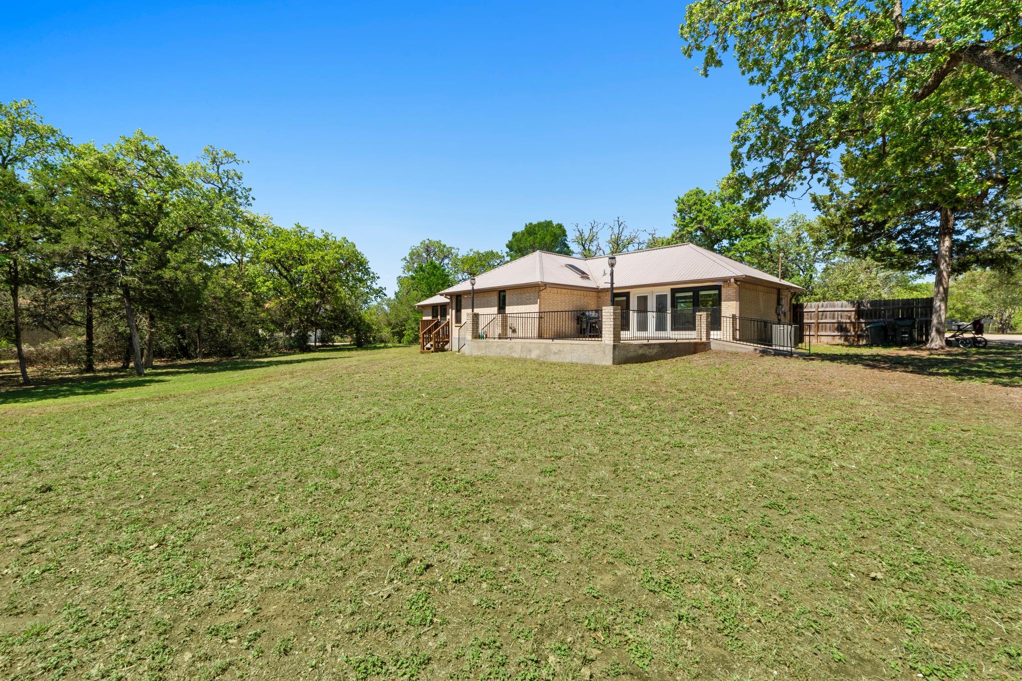 242 W Oak Loop, Cedar Creek, TX 78612