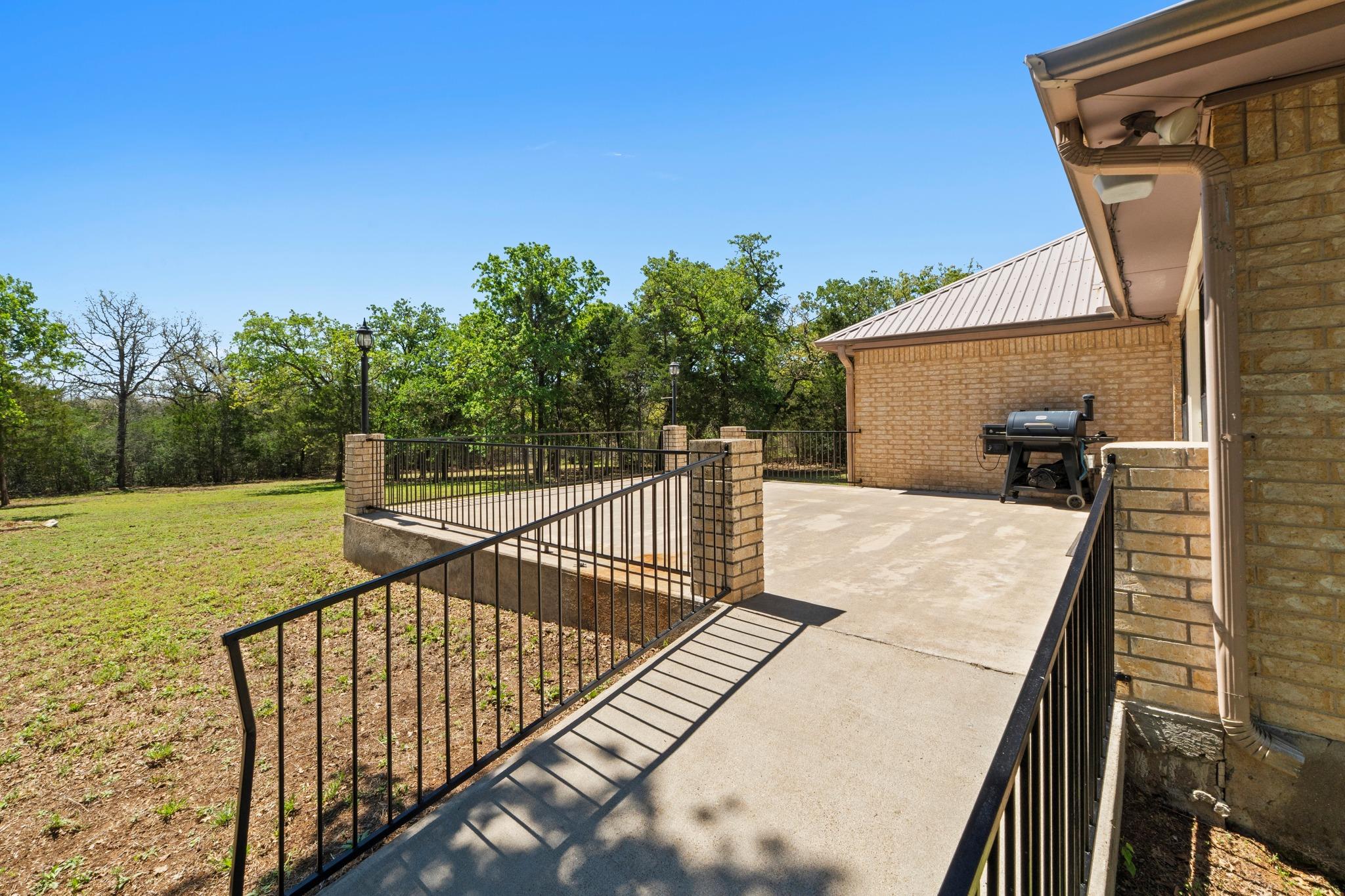 242 W Oak Loop, Cedar Creek, TX 78612