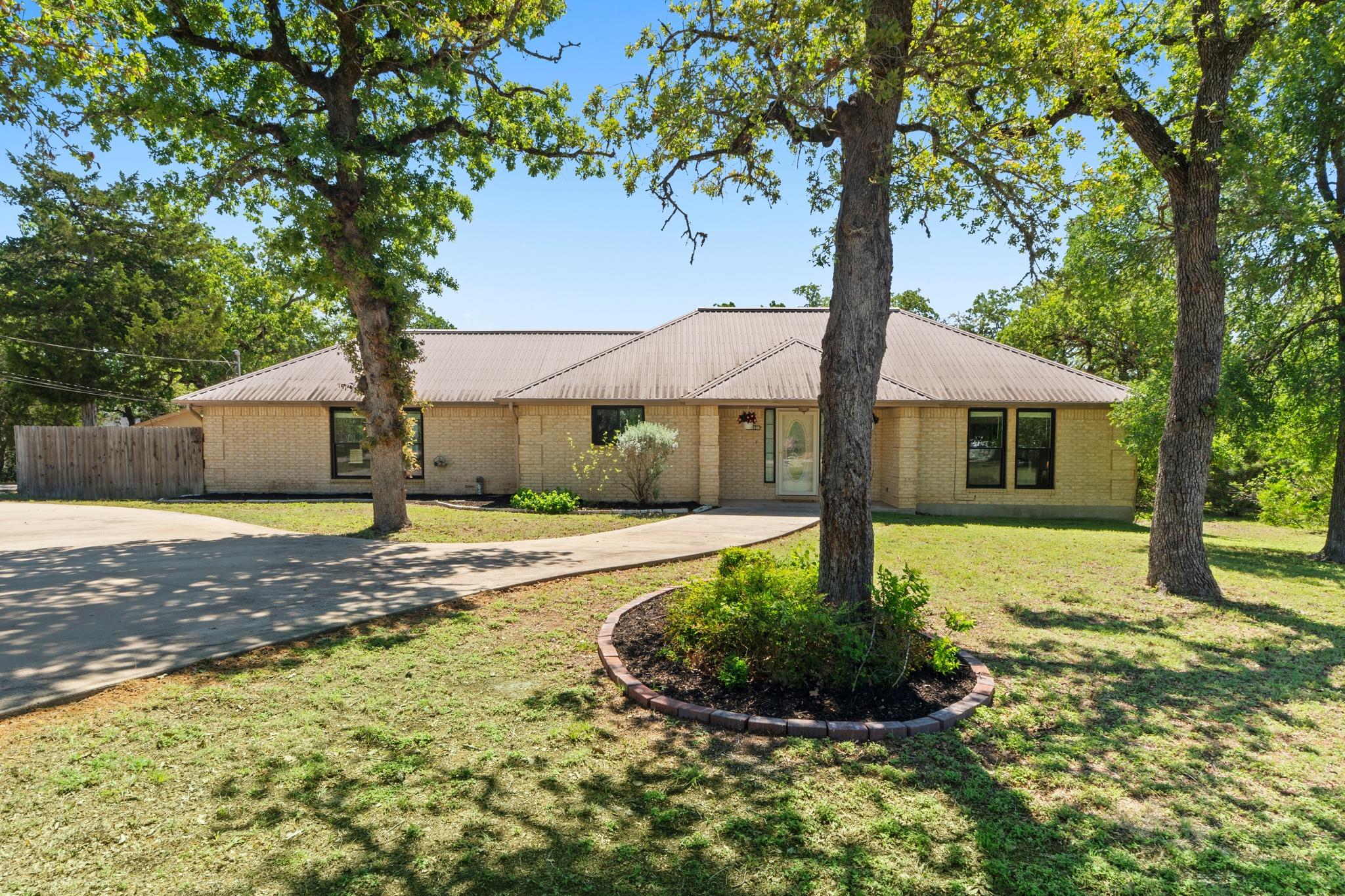 242 W Oak Loop, Cedar Creek, TX 78612