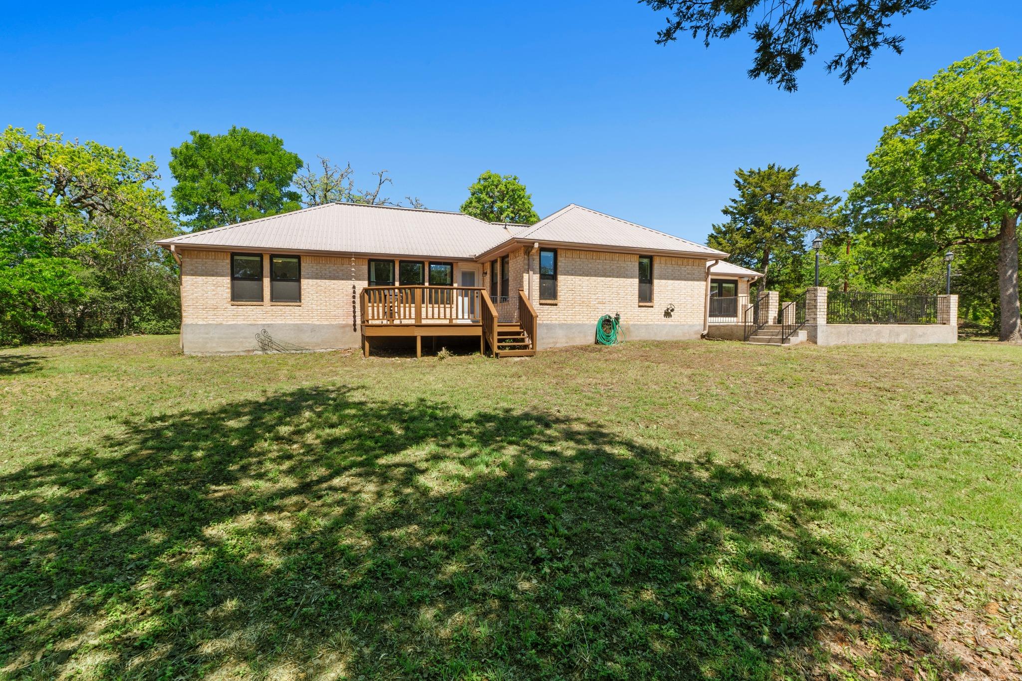 242 W Oak Loop, Cedar Creek, TX 78612