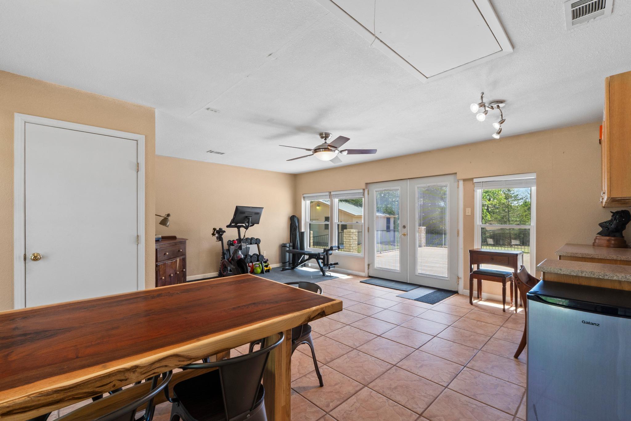 242 W Oak Loop, Cedar Creek, TX 78612