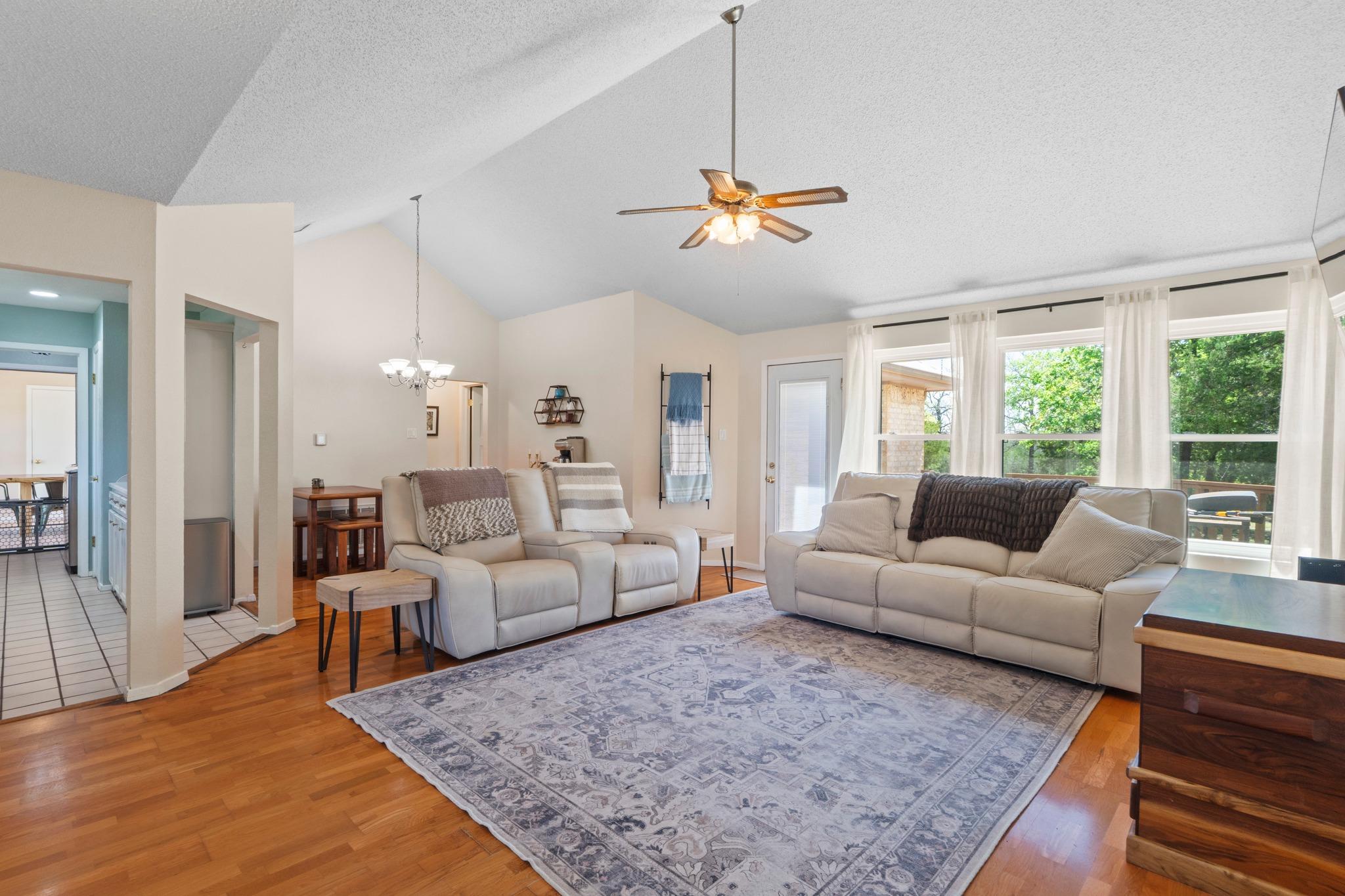 242 W Oak Loop, Cedar Creek, TX 78612