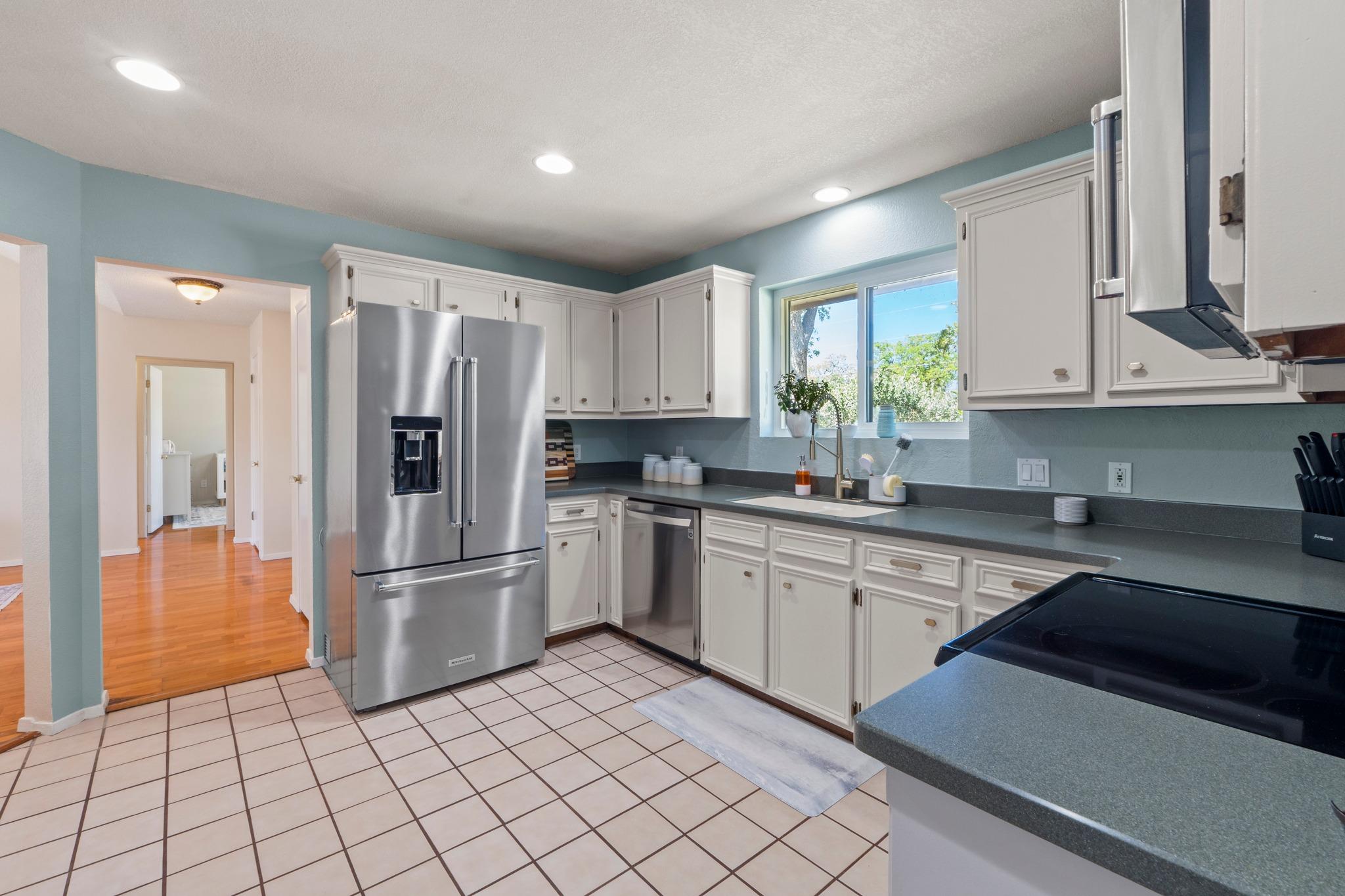 242 W Oak Loop, Cedar Creek, TX 78612