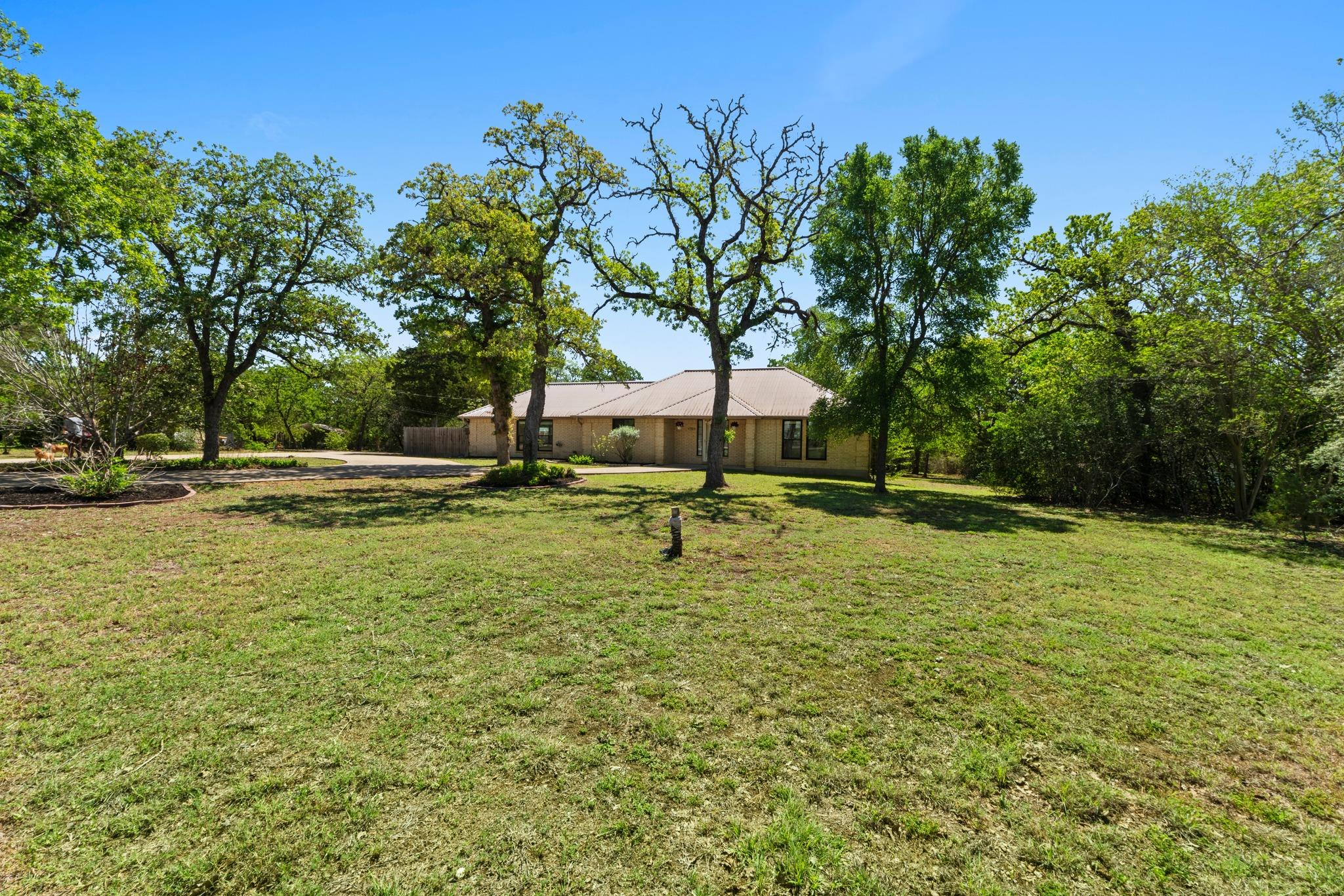 242 W Oak Loop, Cedar Creek, TX 78612