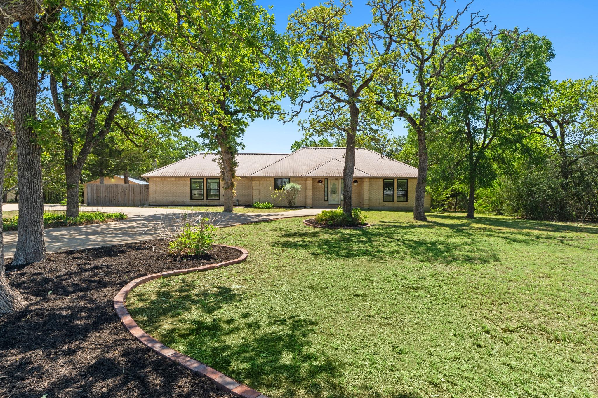 242 W Oak Loop, Cedar Creek, TX 78612