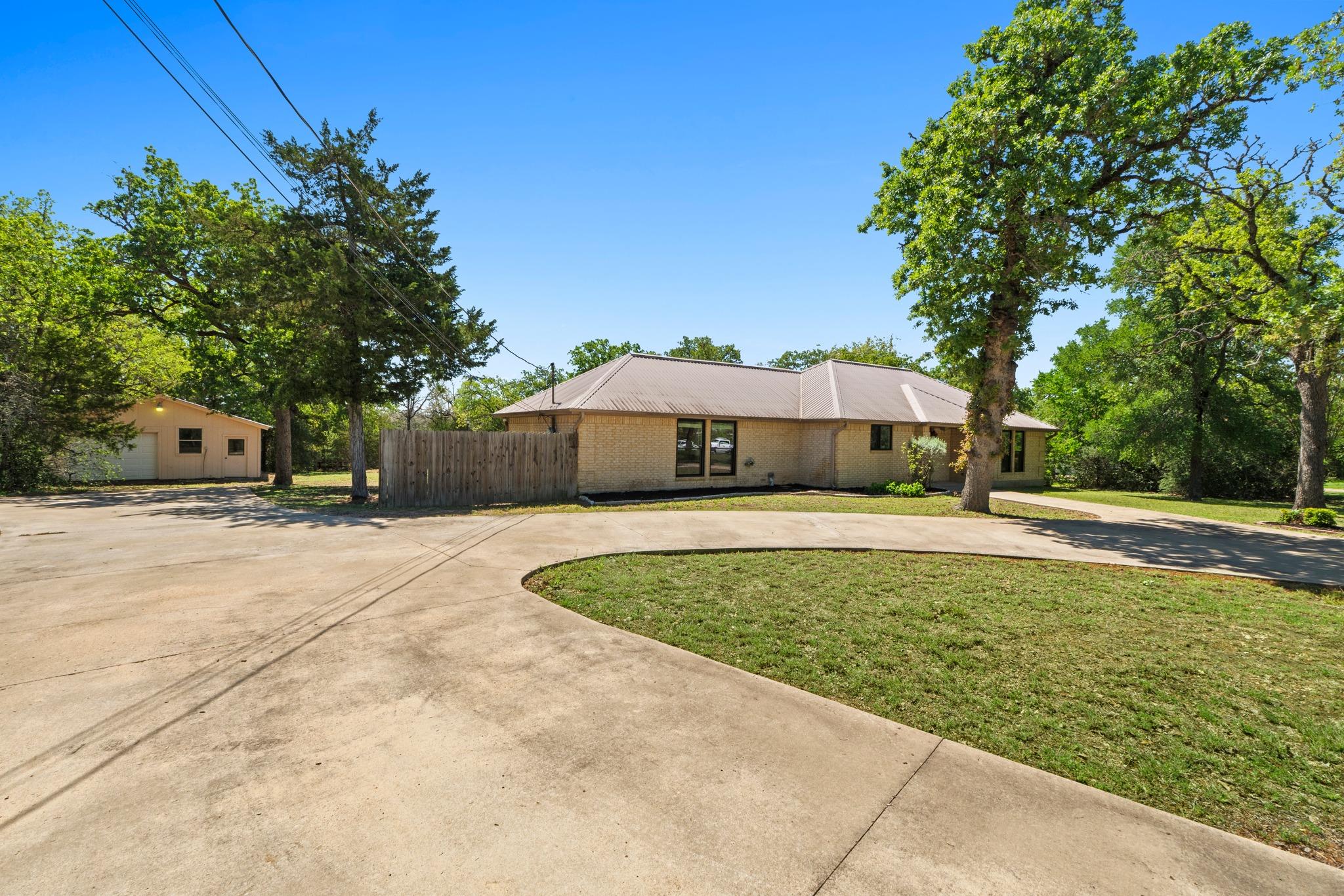242 W Oak Loop, Cedar Creek, TX 78612