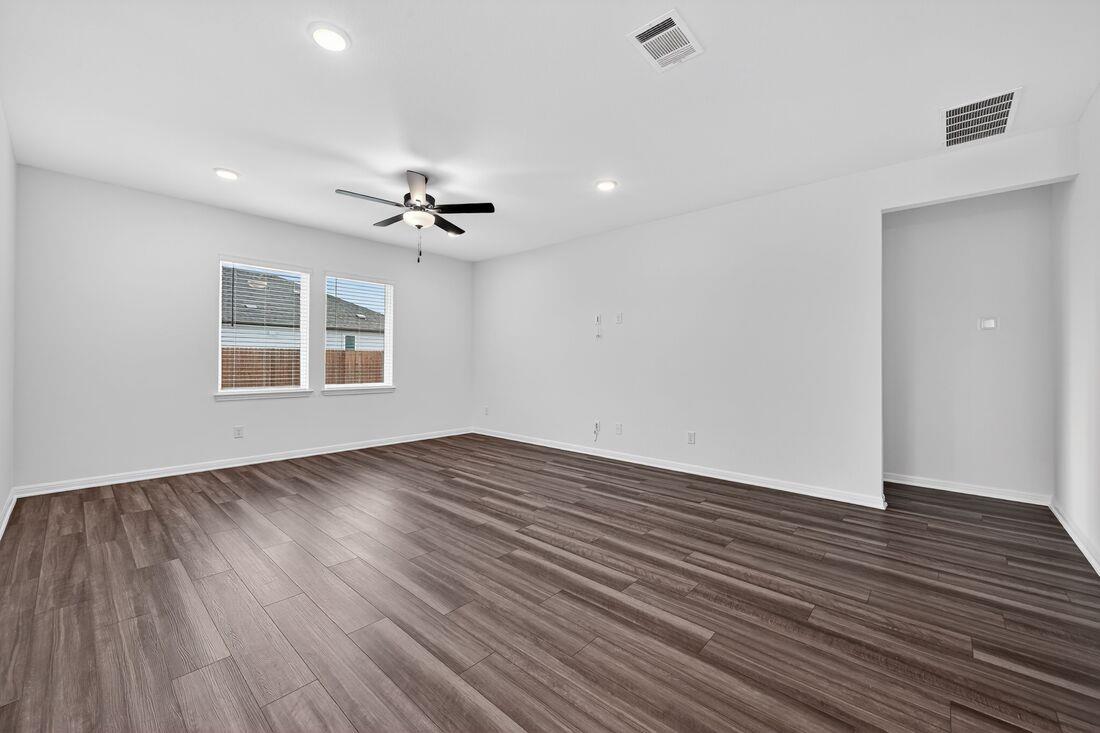 201 Makinaw Rd, Hutto, TX 78634