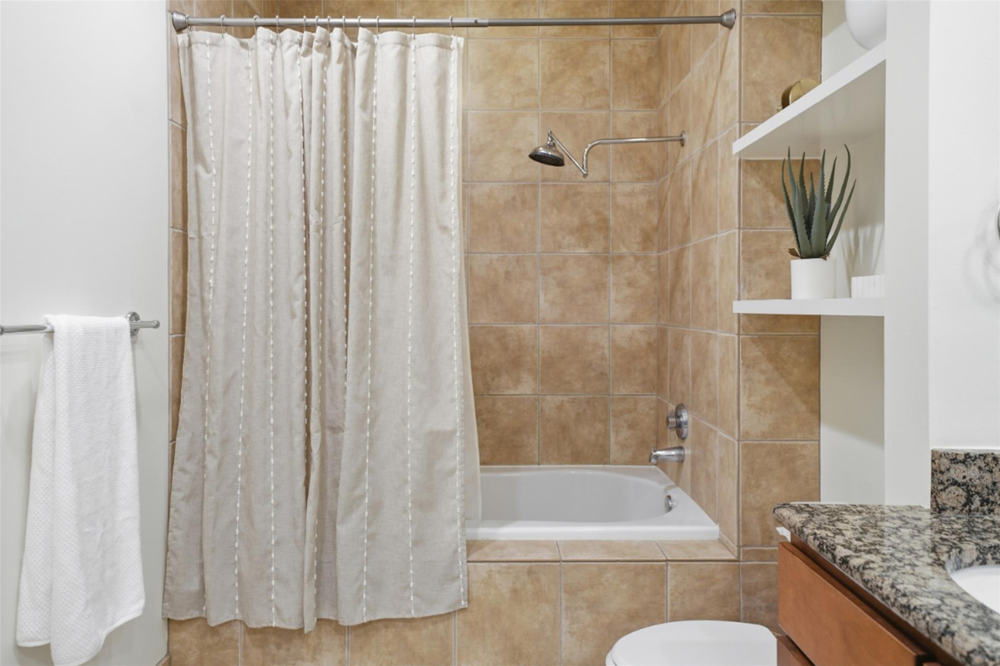 800 W 5th St # 906, Austin, TX 78703