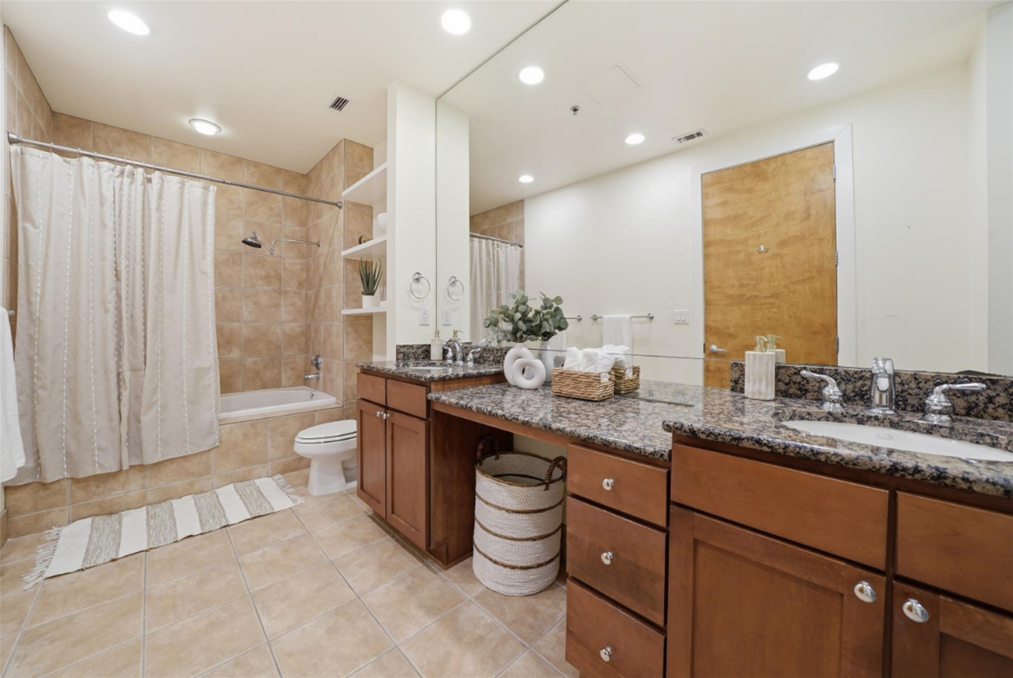 800 W 5th St # 906, Austin, TX 78703