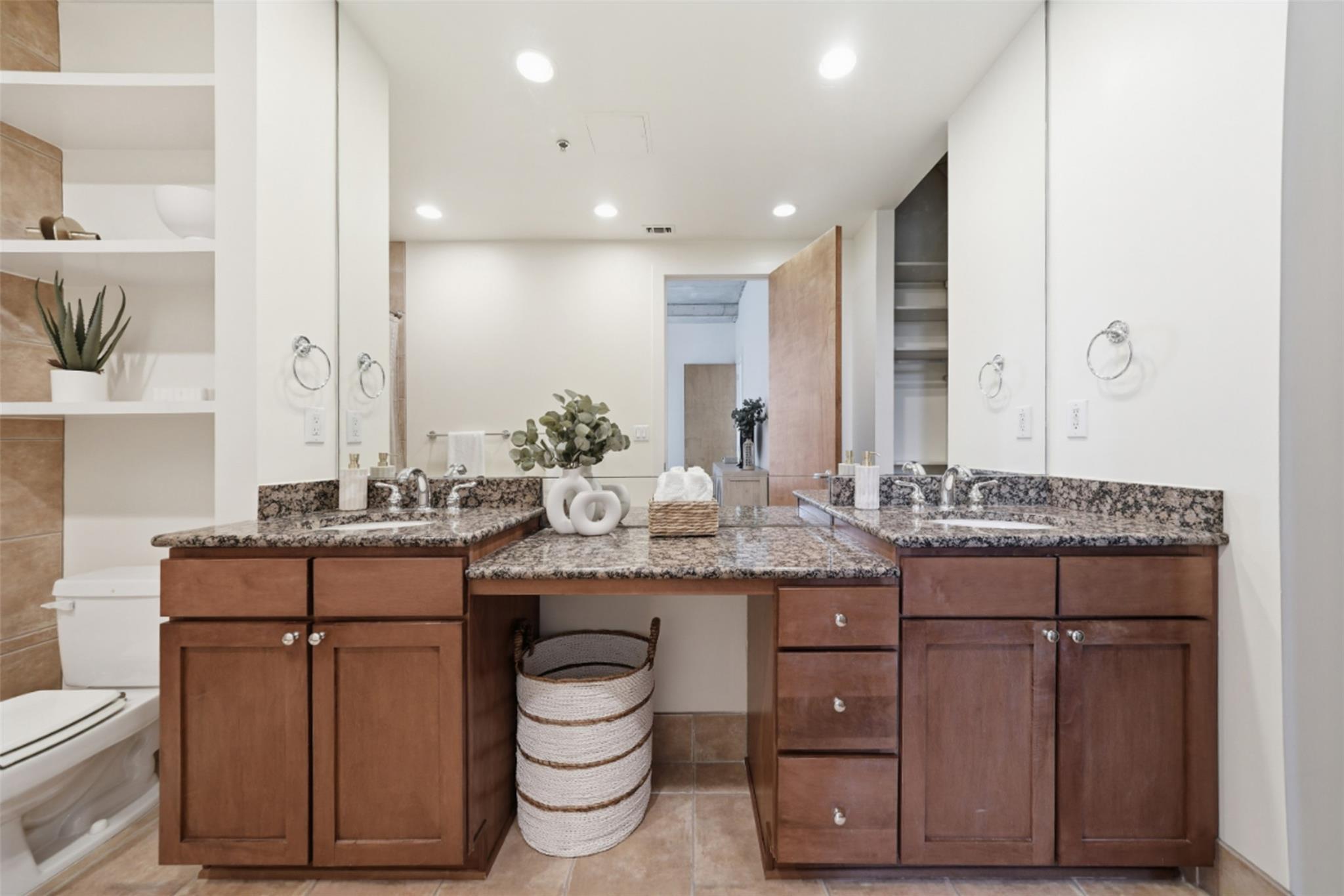 800 W 5th St # 906, Austin, TX 78703