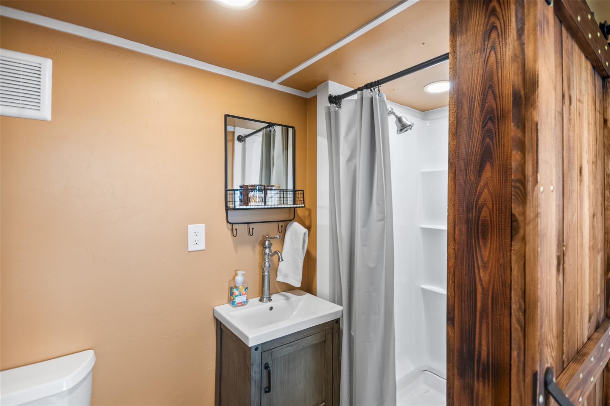 743 Welgehausen Rd, Fredericksburg, TX 78624