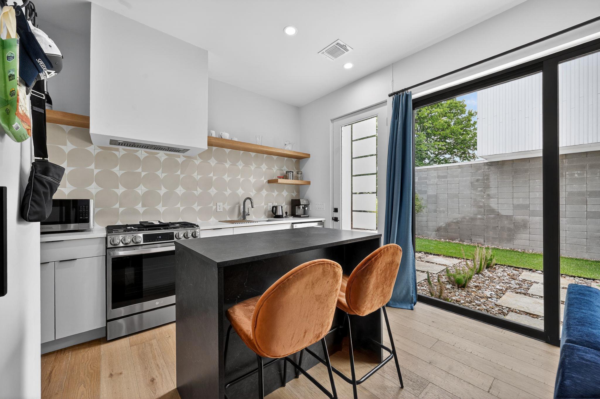 1206 Luna St # 2, Austin, TX 78721