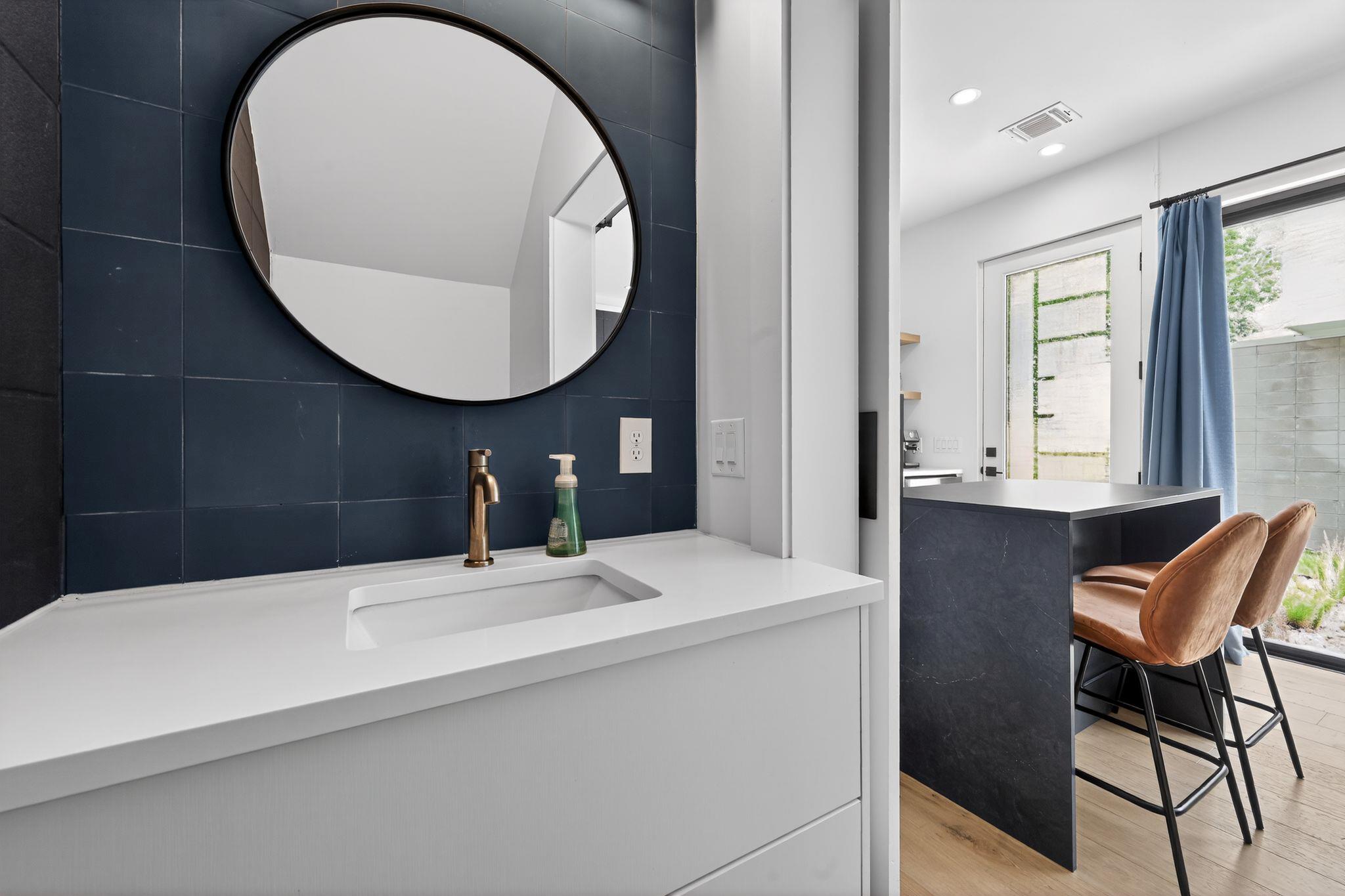 1206 Luna St # 2, Austin, TX 78721