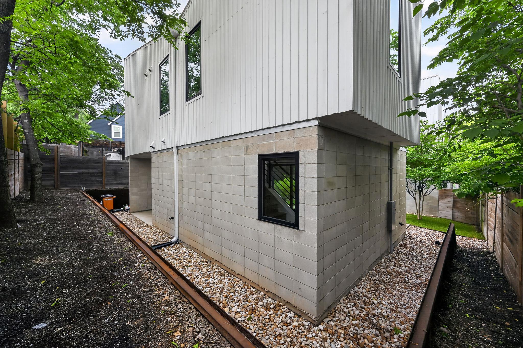 1206 Luna St # 2, Austin, TX 78721