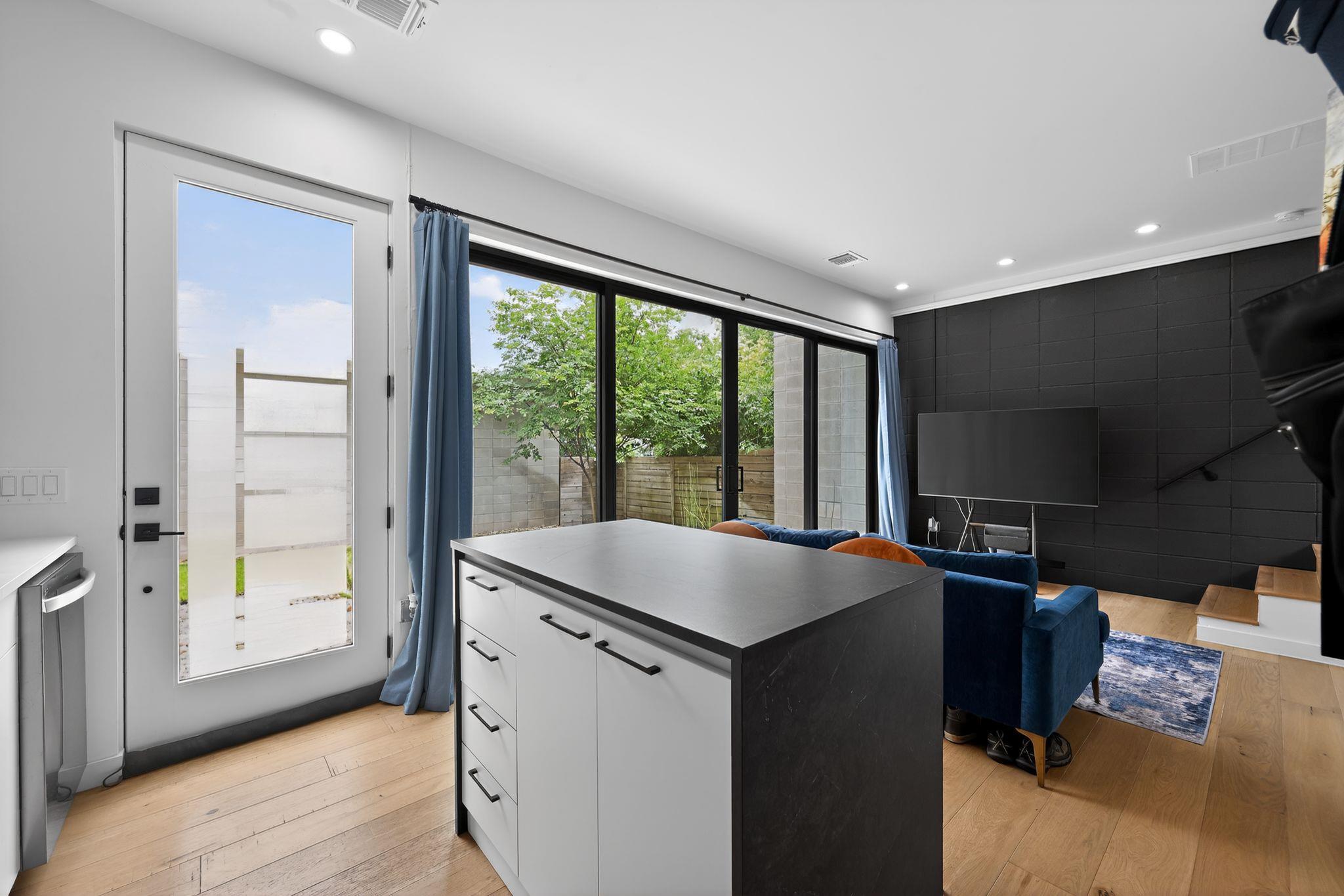 1206 Luna St # 2, Austin, TX 78721