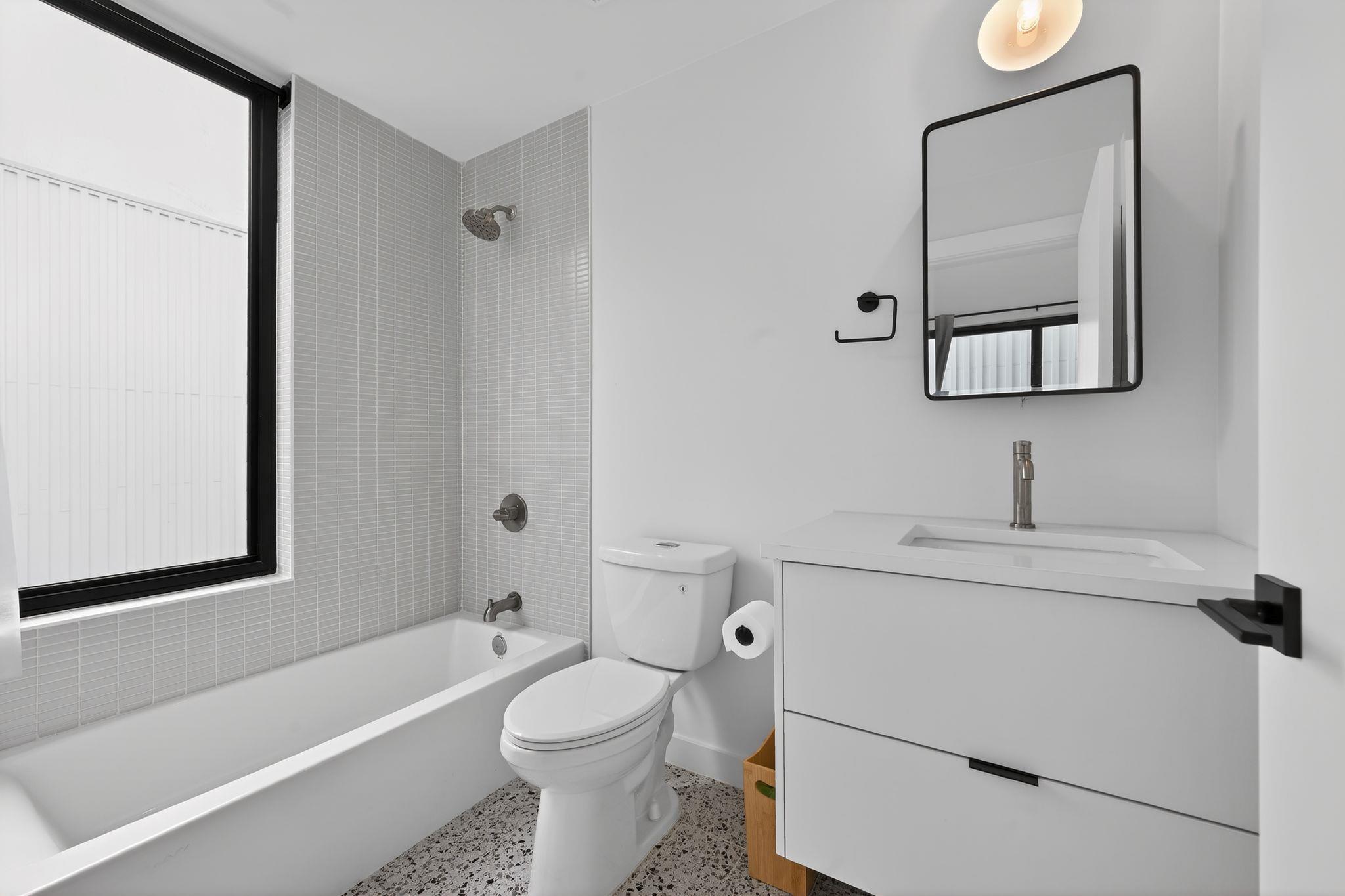 1206 Luna St # 2, Austin, TX 78721