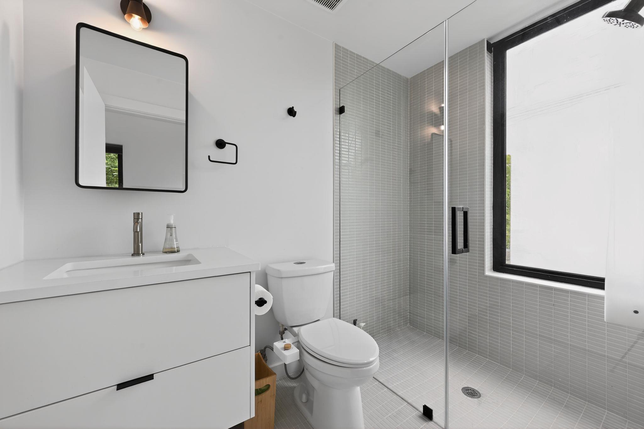 1206 Luna St # 2, Austin, TX 78721