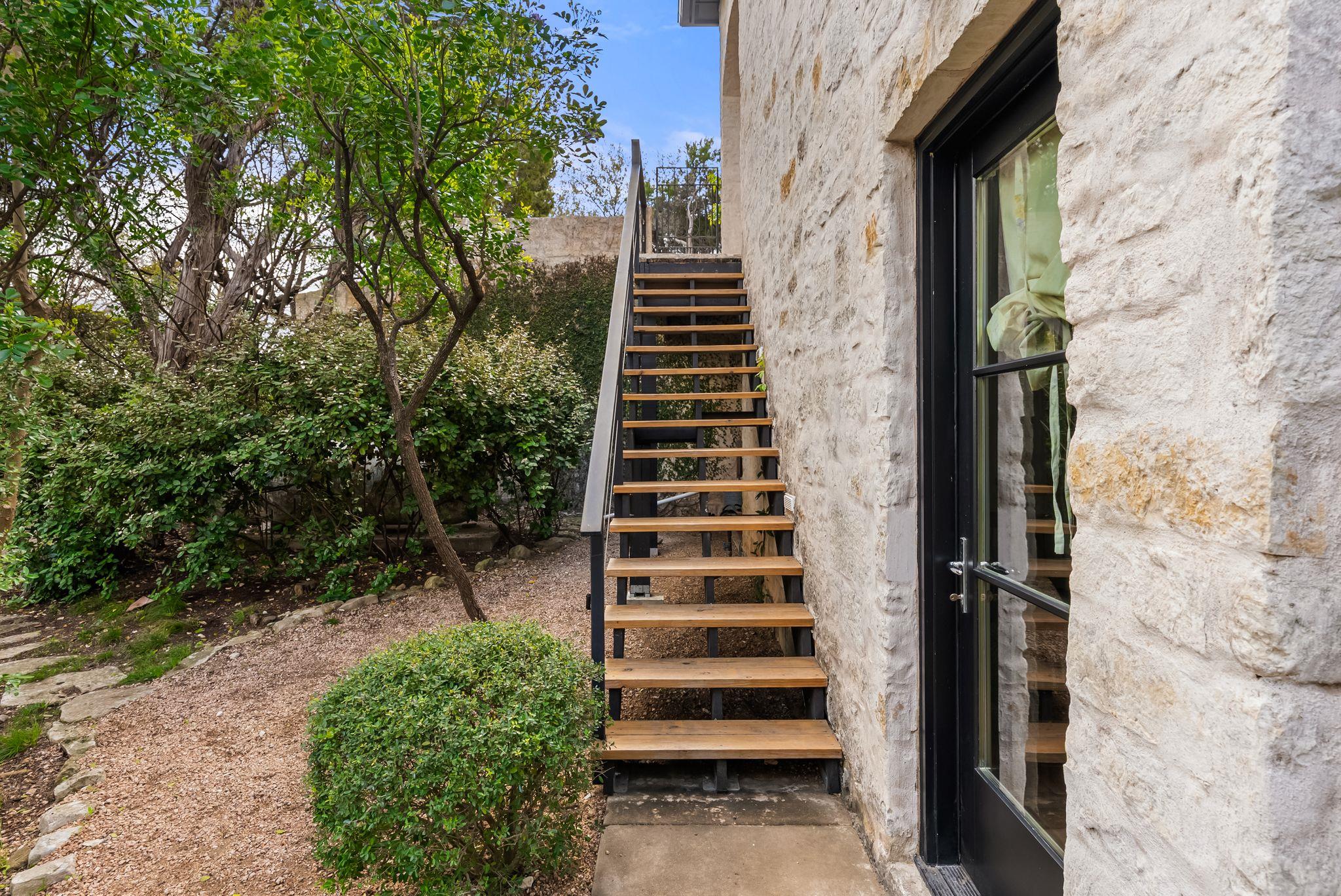 698 Windsong Trl, West Lake Hills, TX 78746