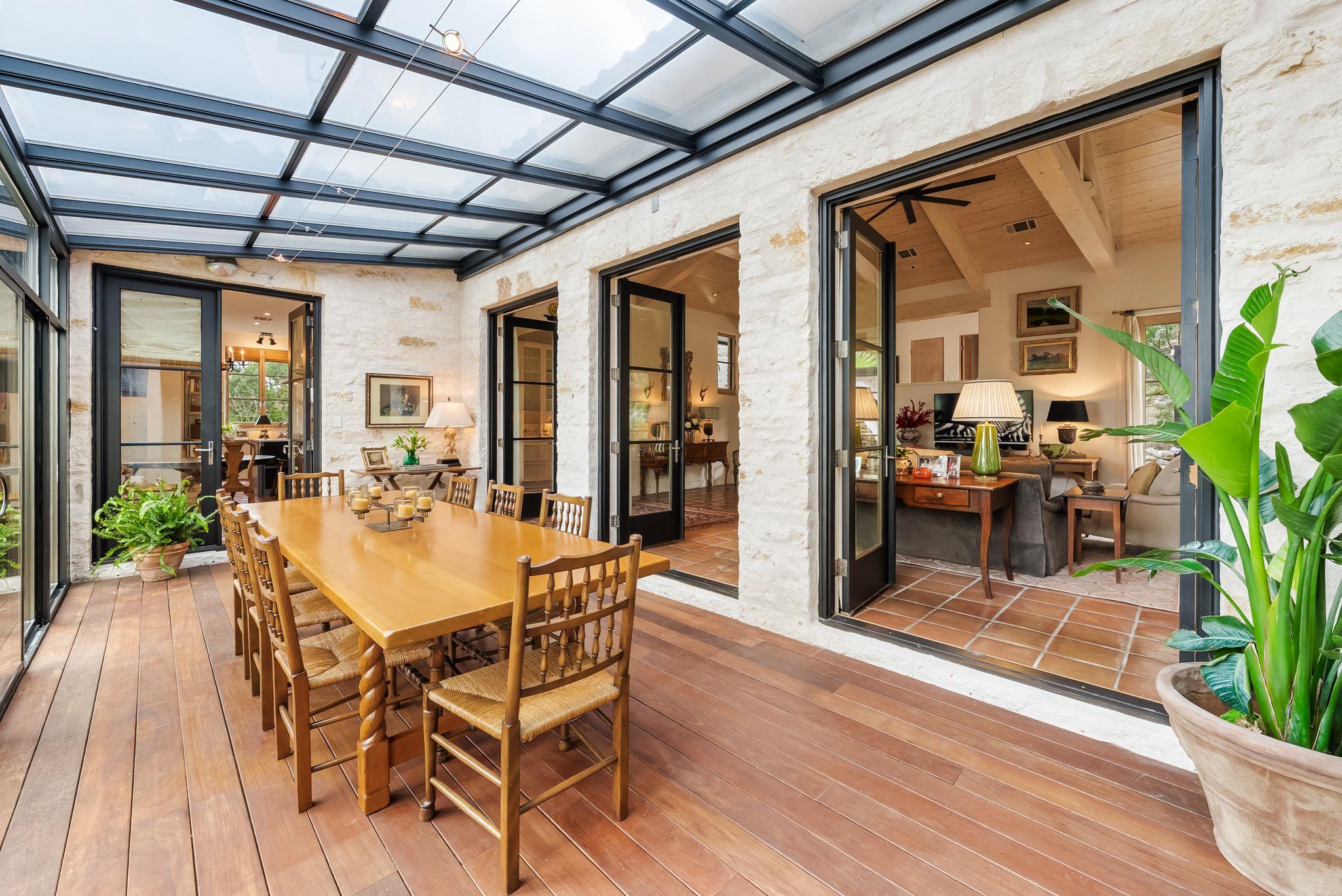 698 Windsong Trl, West Lake Hills, TX 78746