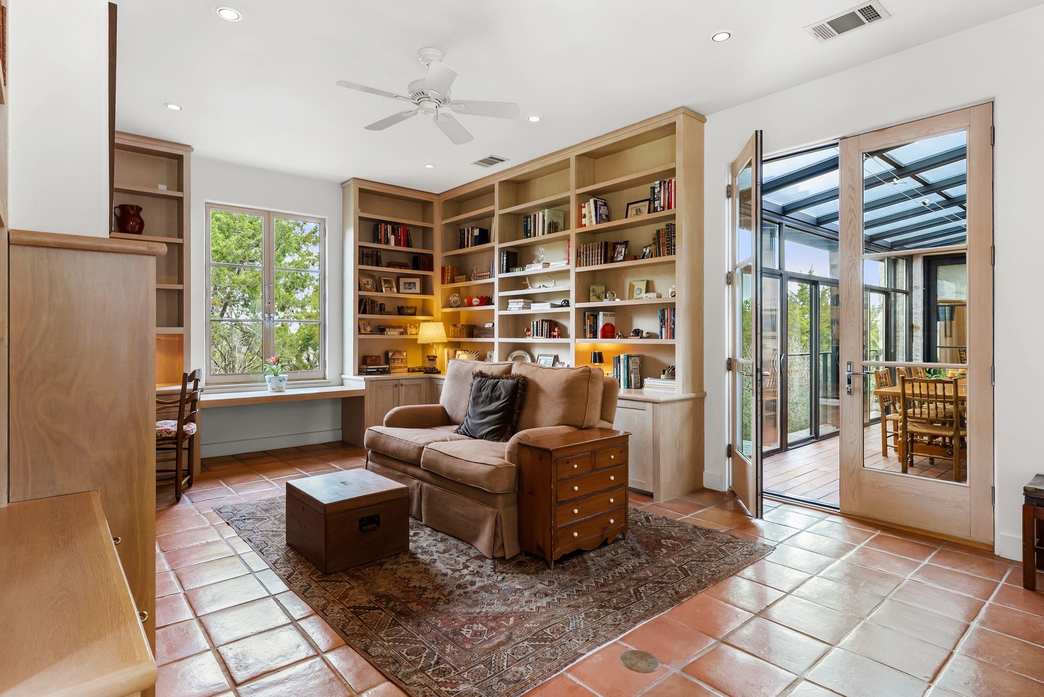 698 Windsong Trl, West Lake Hills, TX 78746